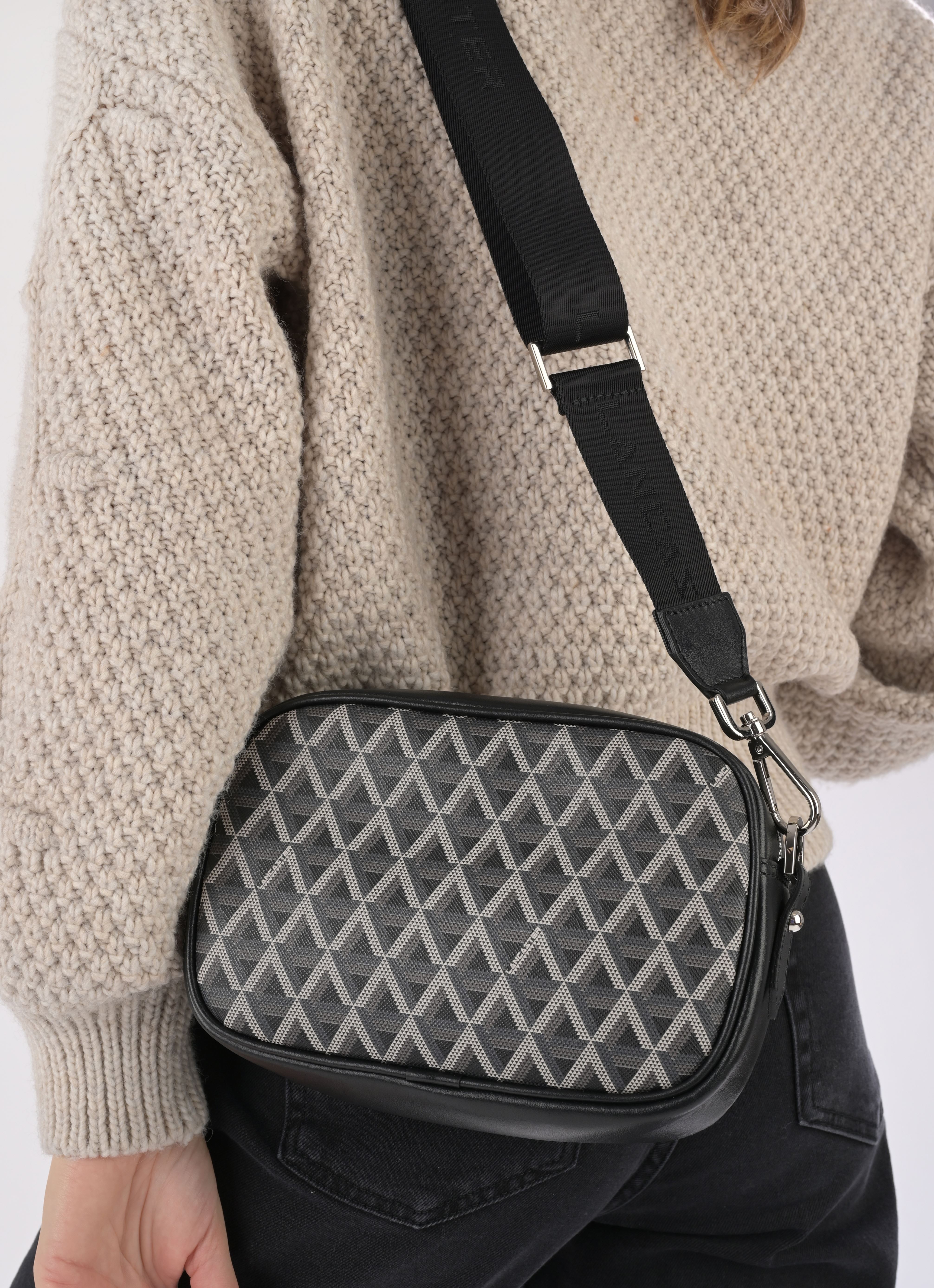 Umhängetaschen Sac trotteur Zippé Ikon IT damen schwarz Lancaster Umhängetaschen Sac trotteur Zippé Ikon IT damen schwarz NOIR