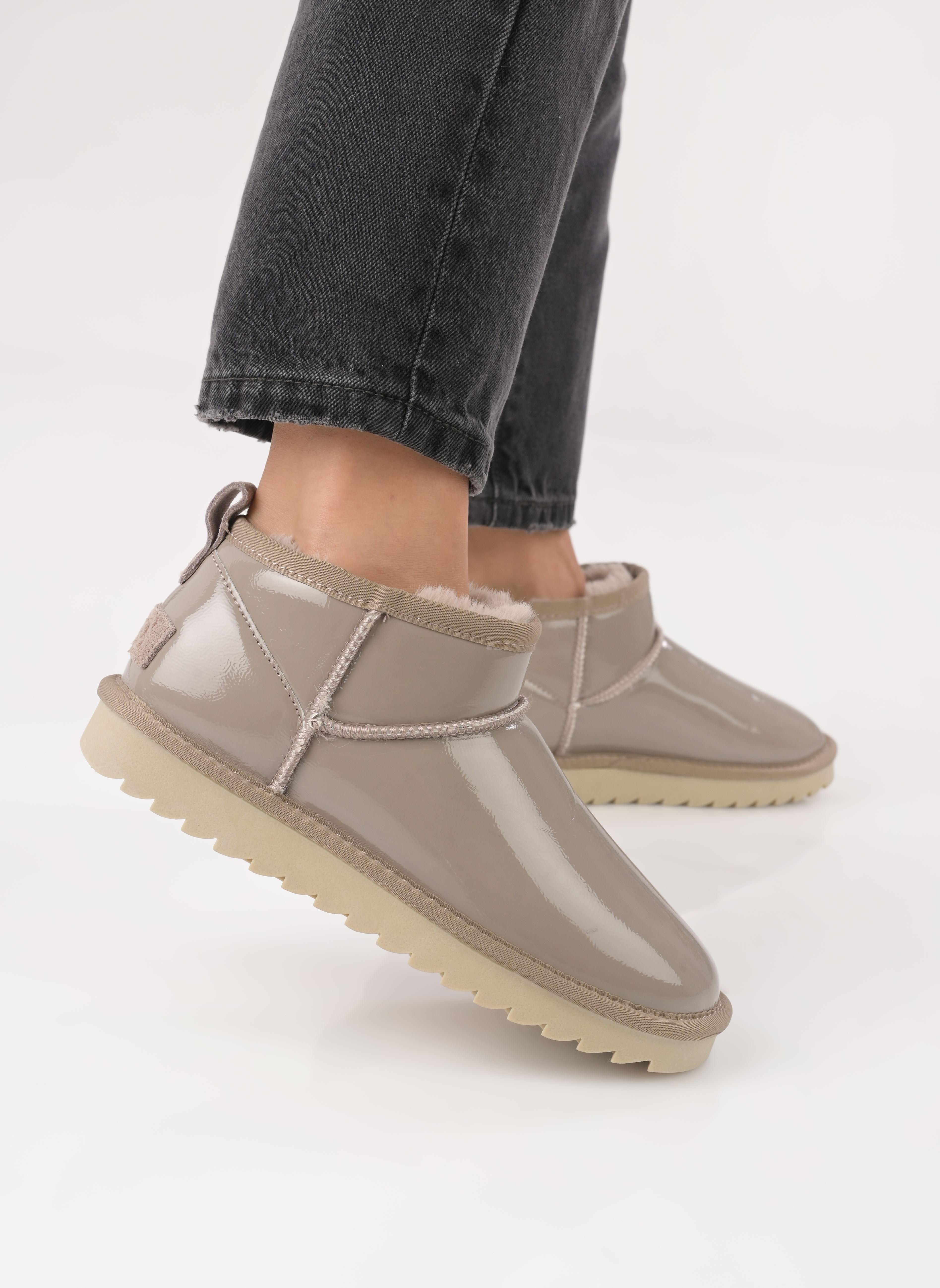 Bottines fourrées Short winter boot in naplack femme beige Colors of California Bottines fourrées Short winter boot in naplack femme beige TAUPE