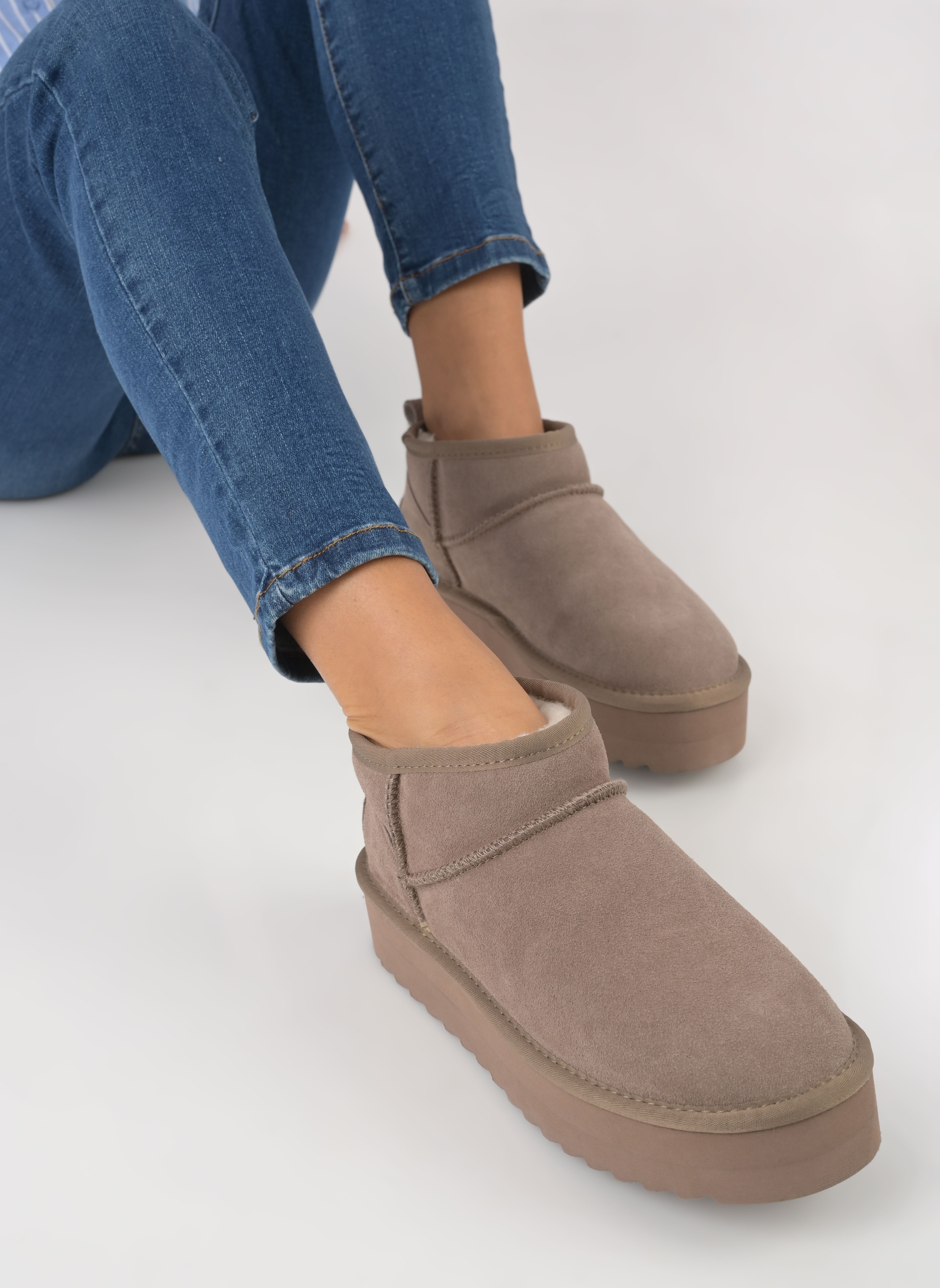 Bottines fourrées Platfrom winter boot in suede femme beige Colors of California Bottines fourrées Platfrom winter boot in suede femme beige Taupe