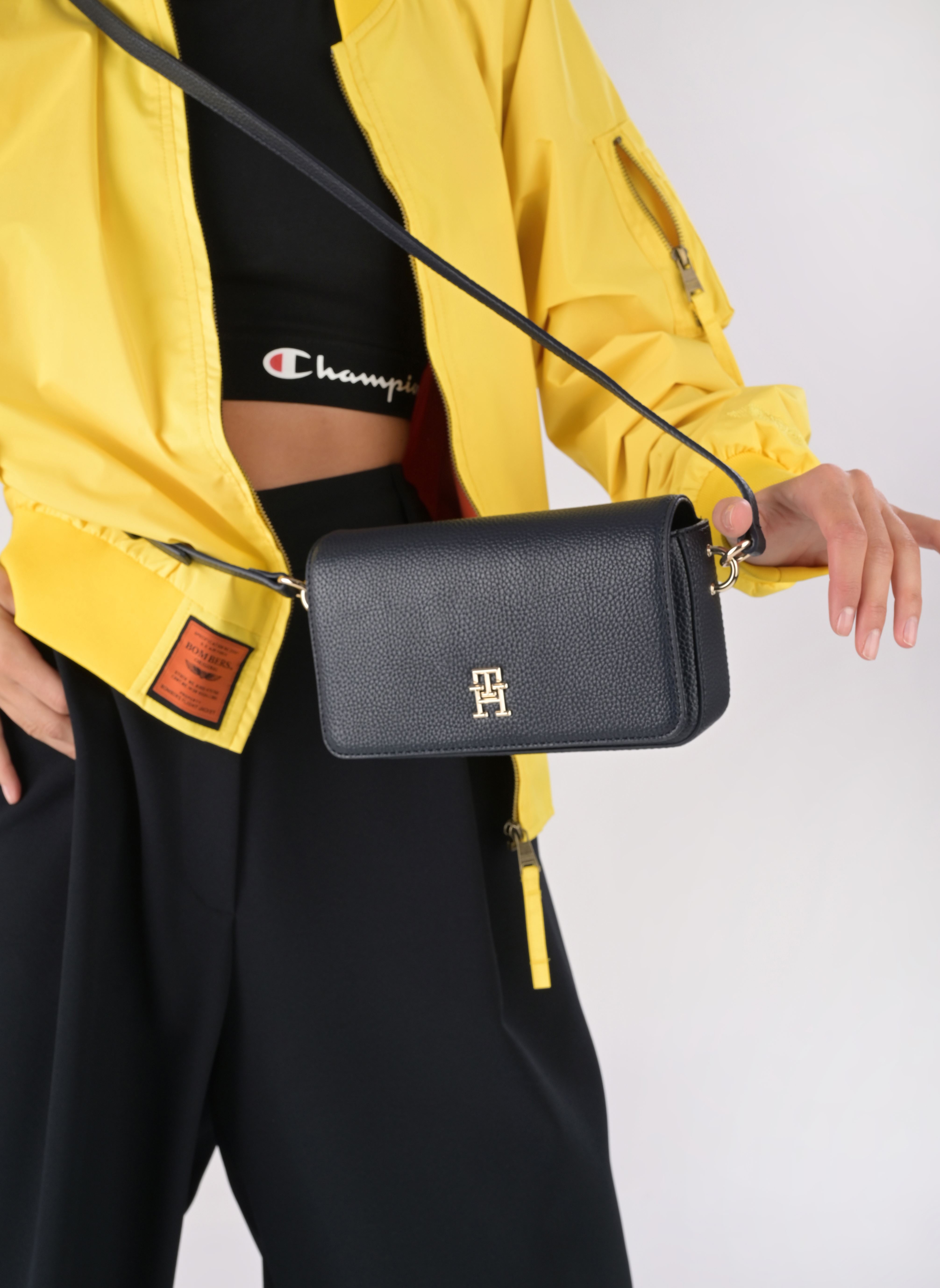 Umhängetaschen TH EMBLEM FLAP CROSS damen blau Tommy Hilfiger Umhängetaschen TH EMBLEM FLAP CROSS damen blau SPACE BLUE