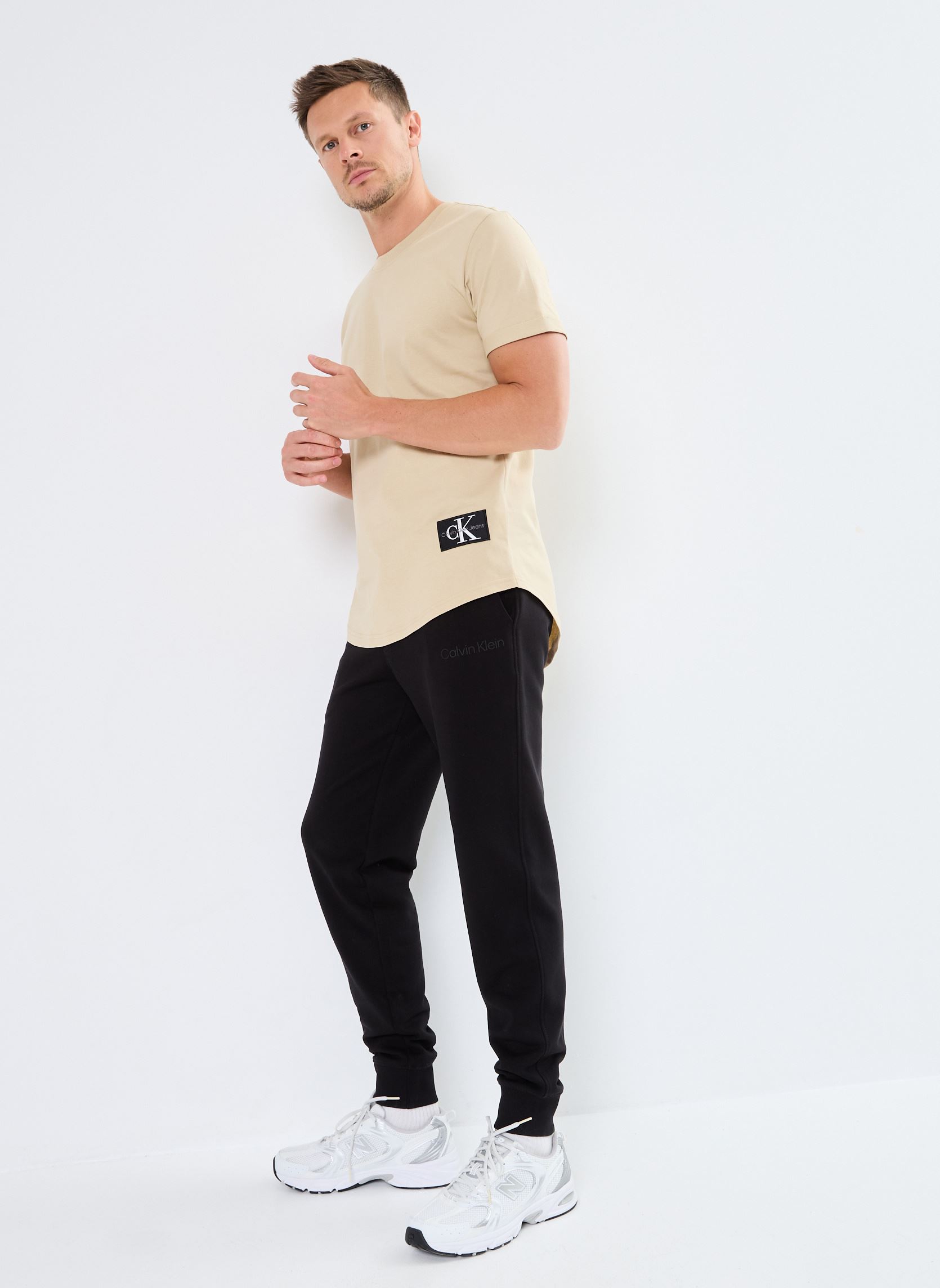 Kurzarm-T-Shirts Badge Round Hem Tee herren grün Calvin Klein Jeans Kurzarm-T-Shirts Badge Round Hem Tee herren grün PALE KHAKI