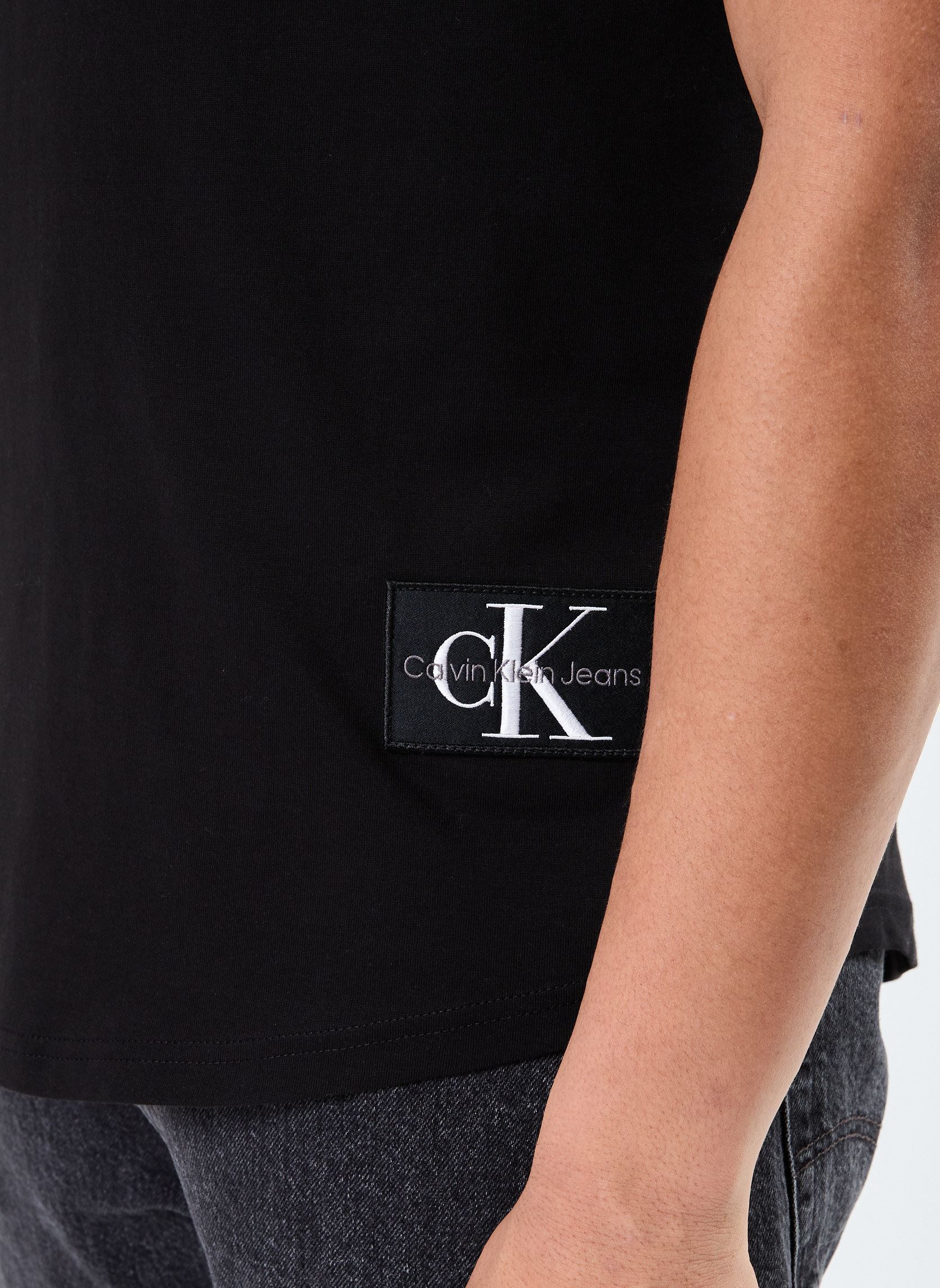 Kurzarm-T-Shirts Badge Round Hem Tee herren schwarz Calvin Klein Jeans Kurzarm-T-Shirts Badge Round Hem Tee herren schwarz CK BLACK