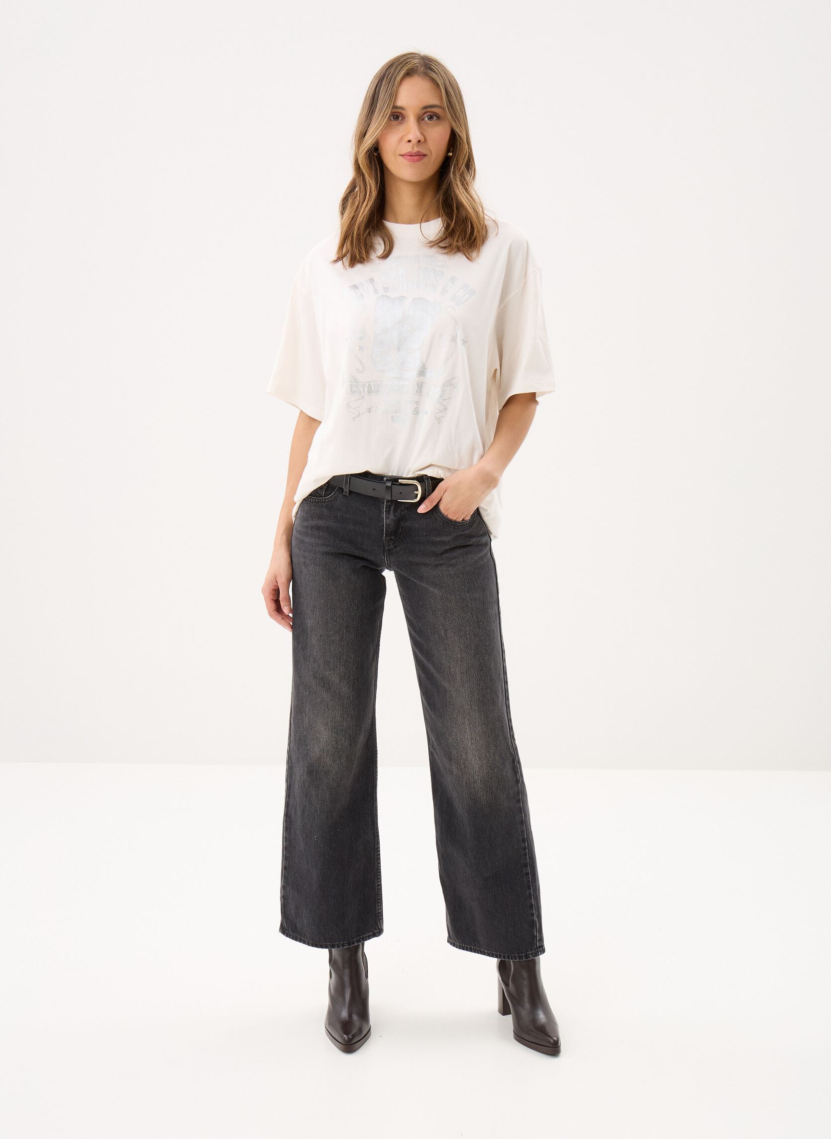 Tee-shirts Graphic Short Stack Tee femme blanc Levi's Tee-shirts Graphic Short Stack Tee femme blanc SHINE POSTER DAISY BOOTS SUGAR