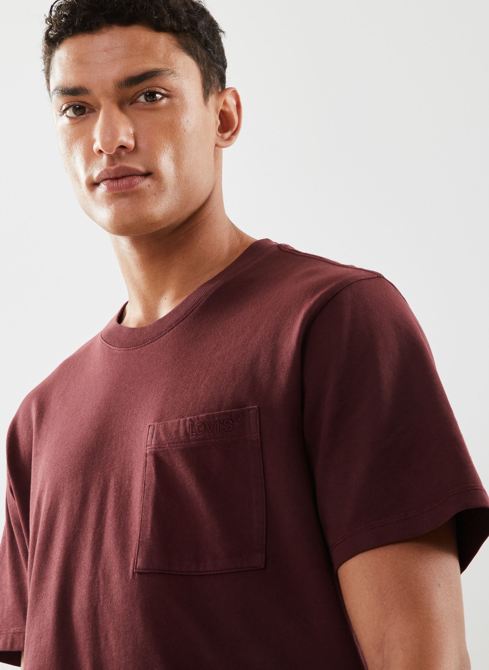 Tee-shirts SS POCKET TEE RLX homme bordeaux Levi's Tee-shirts SS POCKET TEE RLX homme bordeaux DECADENT CHOCOLATE GARMENT DYE