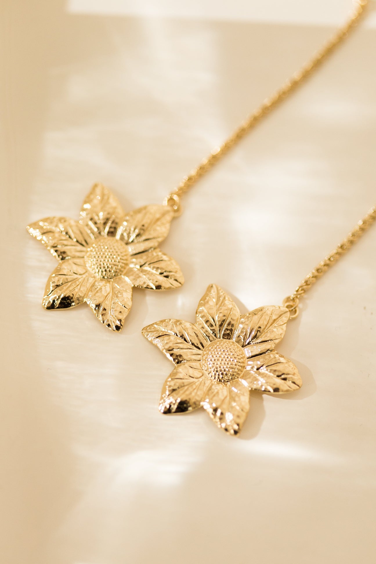 Boucles d'Oreilles Femme Pendantes Fleur De Lys main image 1