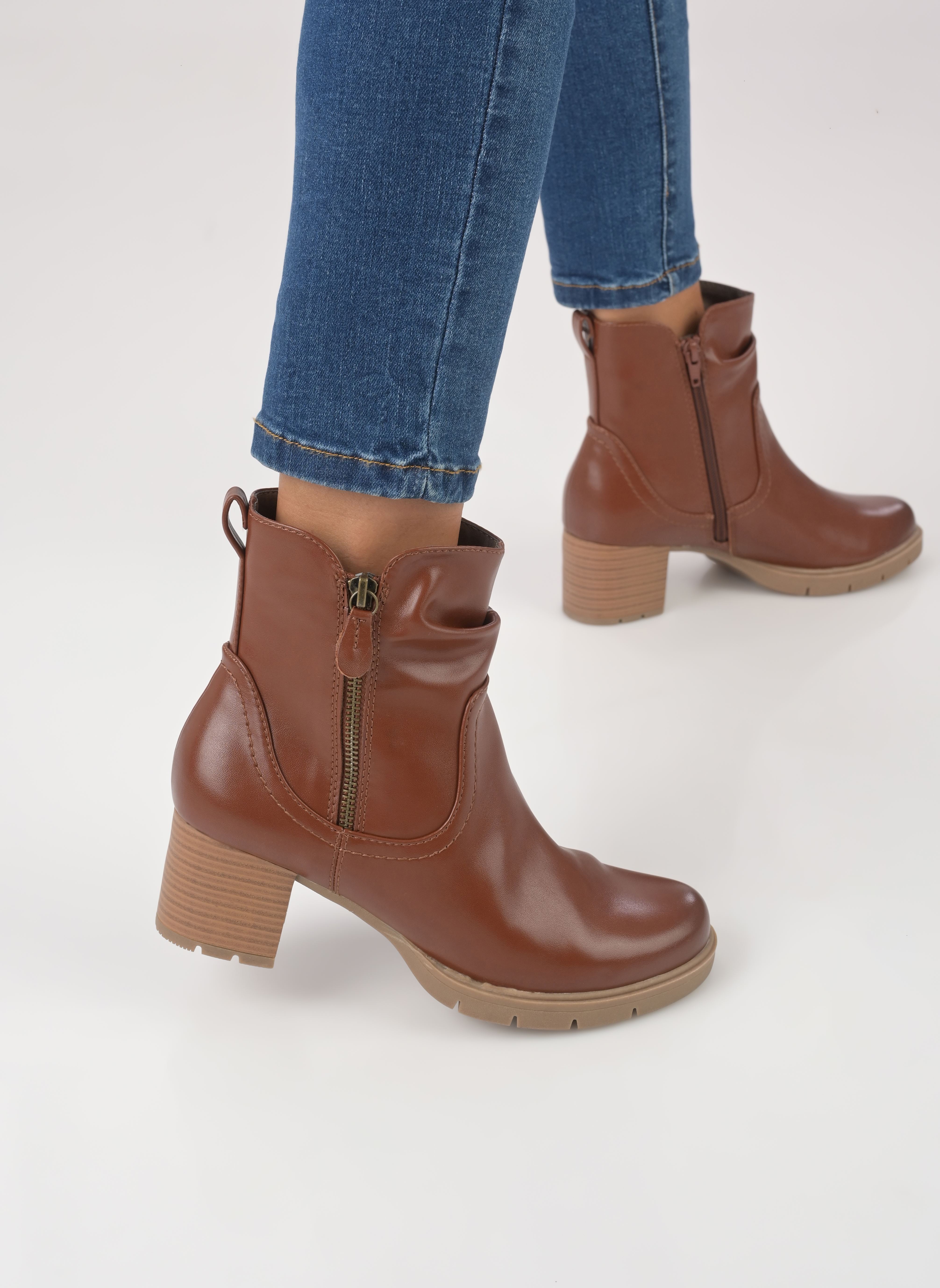 Lage enkellaarsjes 5362-41 dames bruin Jana shoes Lage enkellaarsjes 5362-41 dames bruin COGNAC