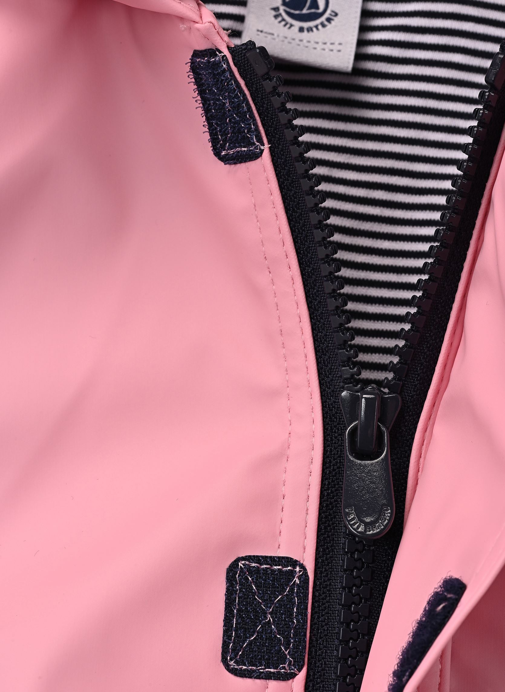 Waterdichte jassen en windjacks Ciré Iconique Bébé meisjes roze Petit Bateau Waterdichte jassen en windjacks Ciré Iconique Bébé meisjes roze CHARMI