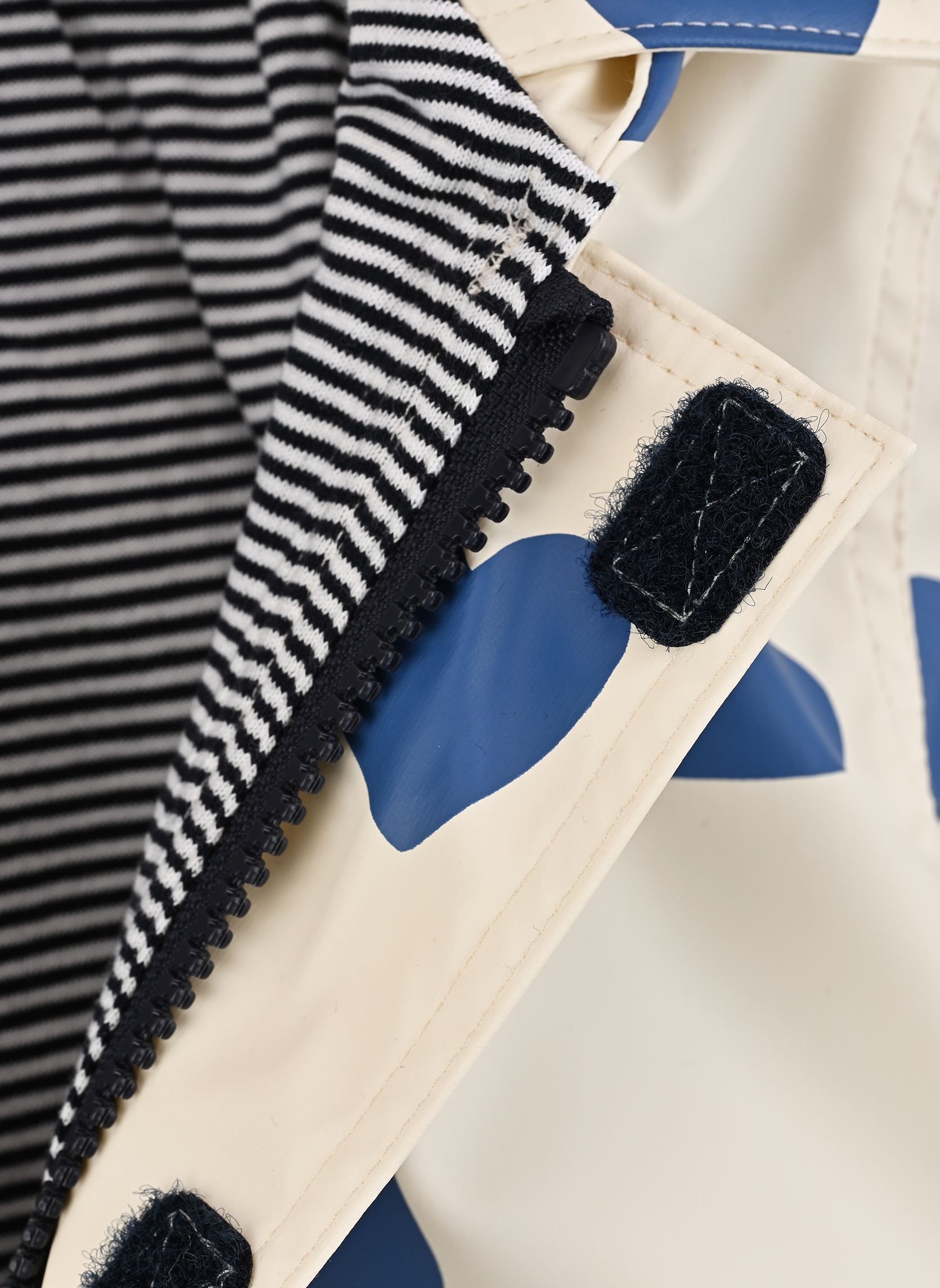 Wasserdichte Windbreaker / Wasserdichte Windjacken Ciré Iconique Bébé mädchen weiß Petit Bateau Wasserdichte Windbreaker / Wasserdichte Windjacken Ciré Iconique Bébé mädchen weiß MILK/CREPUSCULE