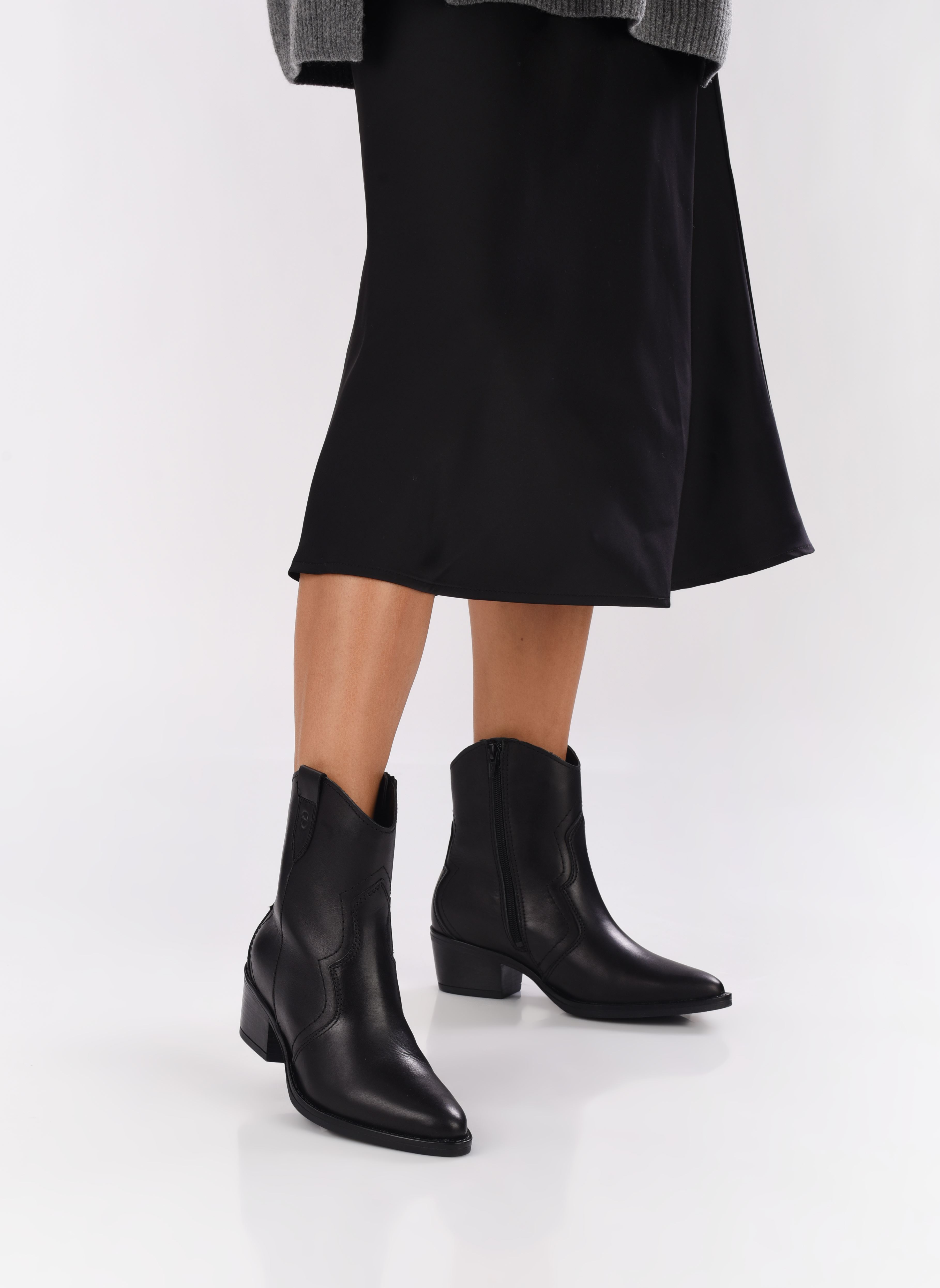 Bottines santiags 25702-41 femme noir Tamaris Bottines santiags 25702-41 femme noir BLACK LEATHER