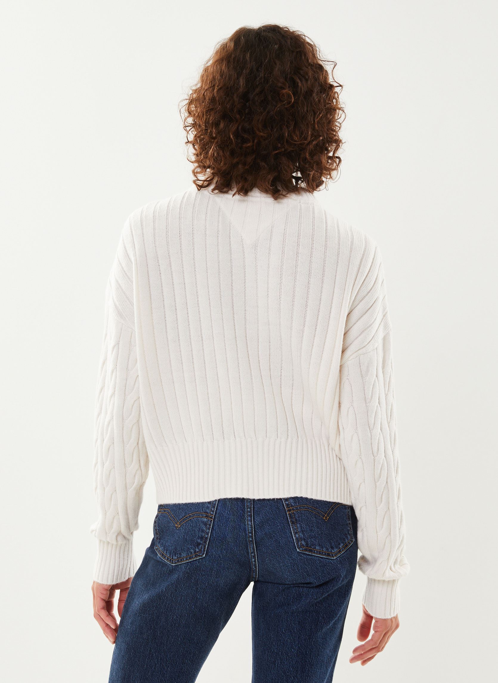 Vesten Tjw Badge Cable Cardigan dames wit Tommy Jeans Vesten Tjw Badge Cable Cardigan dames wit ANCIENT WHITE
