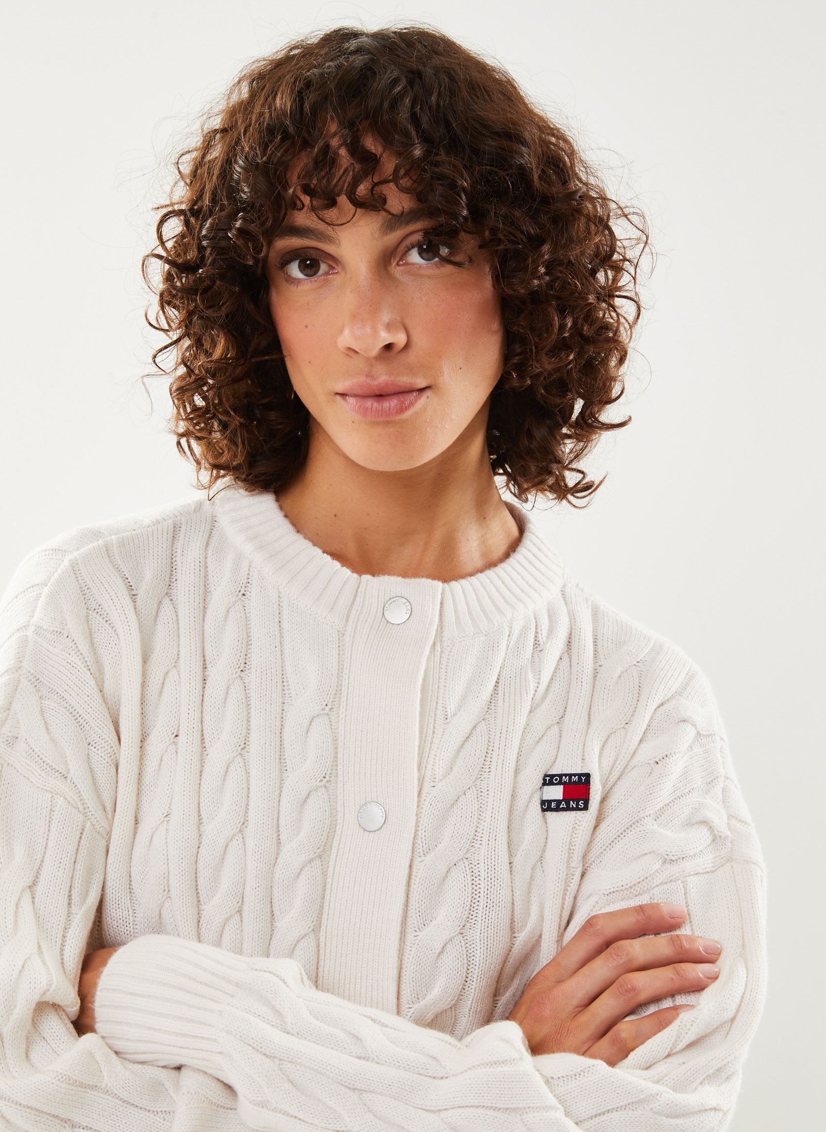 Vesten Tjw Badge Cable Cardigan dames wit Tommy Jeans Vesten Tjw Badge Cable Cardigan dames wit ANCIENT WHITE