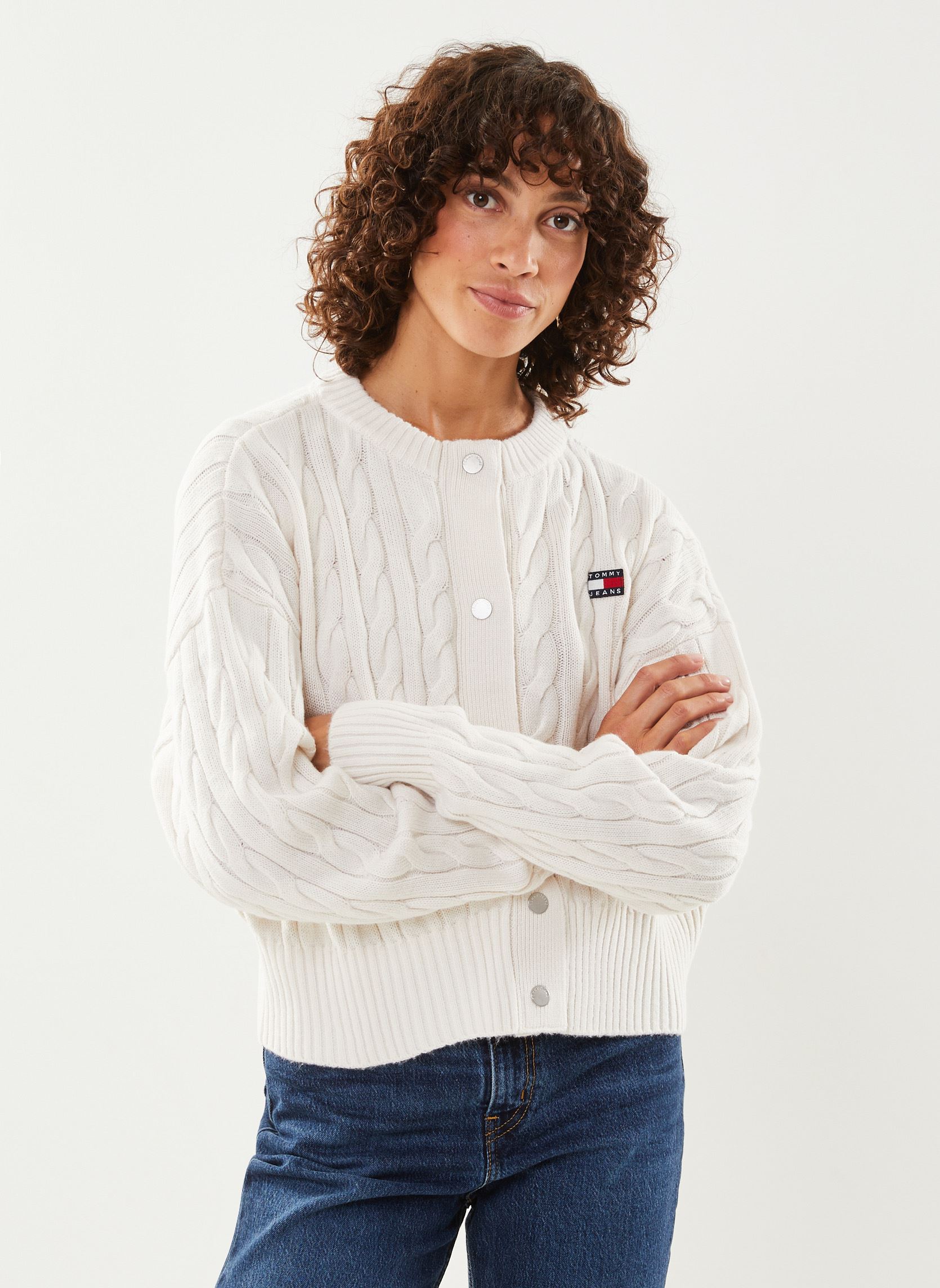 Vesten Tjw Badge Cable Cardigan dames wit Tommy Jeans Vesten Tjw Badge Cable Cardigan dames wit ANCIENT WHITE