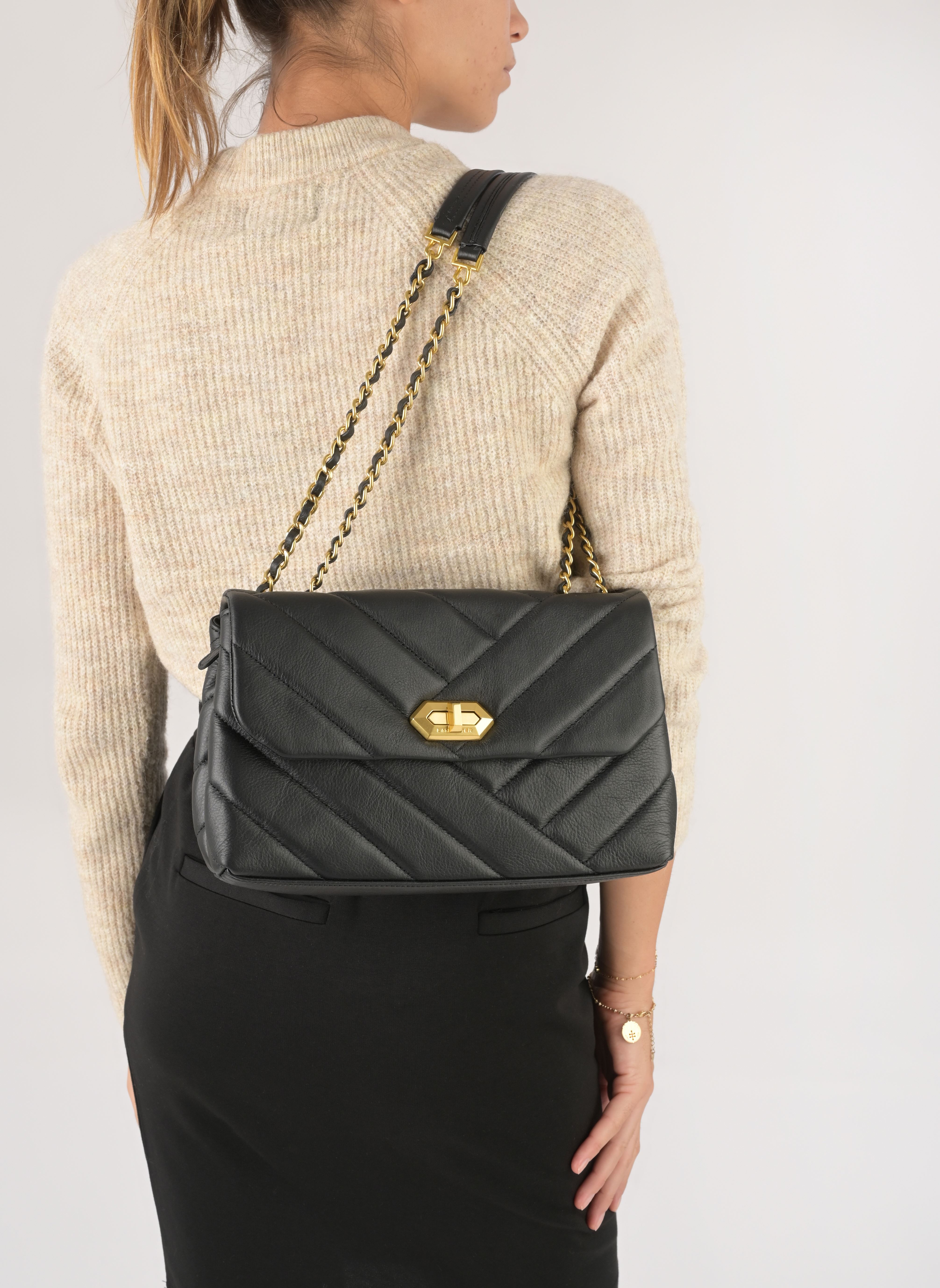 Sacs bandoulière Sac trotteur A rabat avec fermoir Soft M femme noir Lancaster Sacs bandoulière Sac trotteur A rabat avec fermoir Soft M femme noir Noir