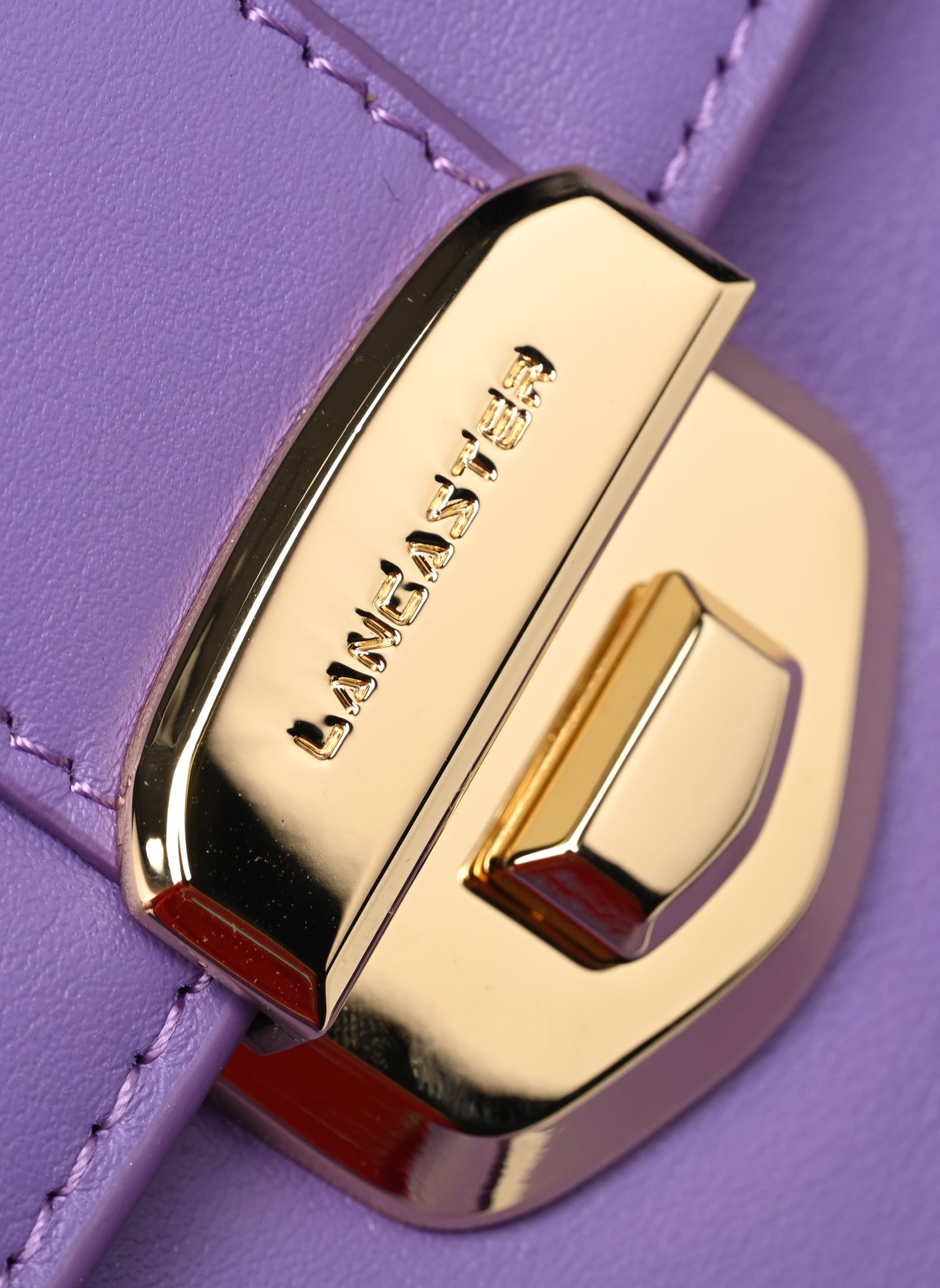 Sacs bandoulière Sac trotteur A rabat avec fermoir Donna femme violet Lancaster Sacs bandoulière Sac trotteur A rabat avec fermoir Donna femme violet IRIS