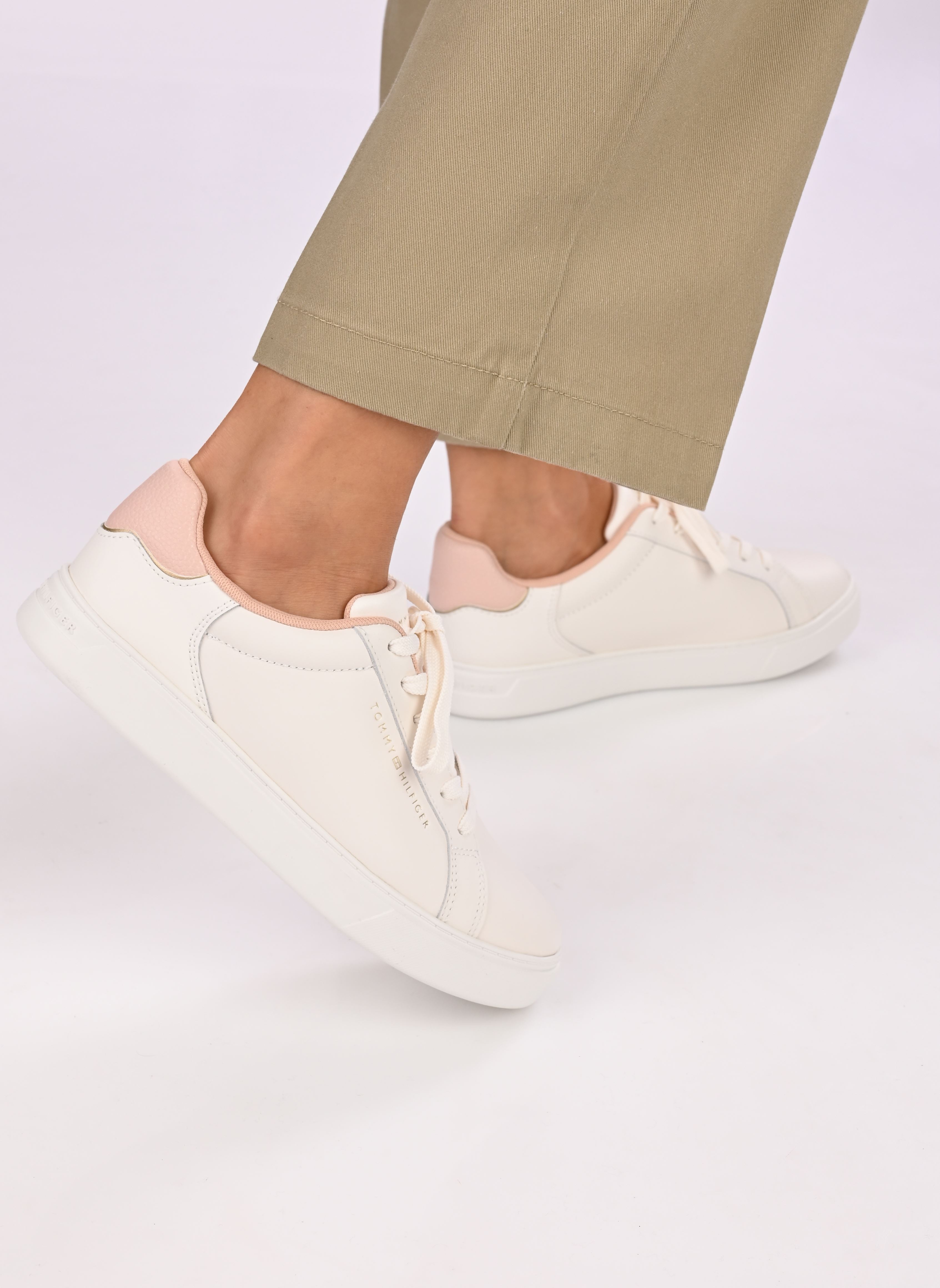 Sneakers ESSENTIAL COURT SNEAKER dames roze Tommy Hilfiger Sneakers ESSENTIAL COURT SNEAKER dames roze PINK BLOOM