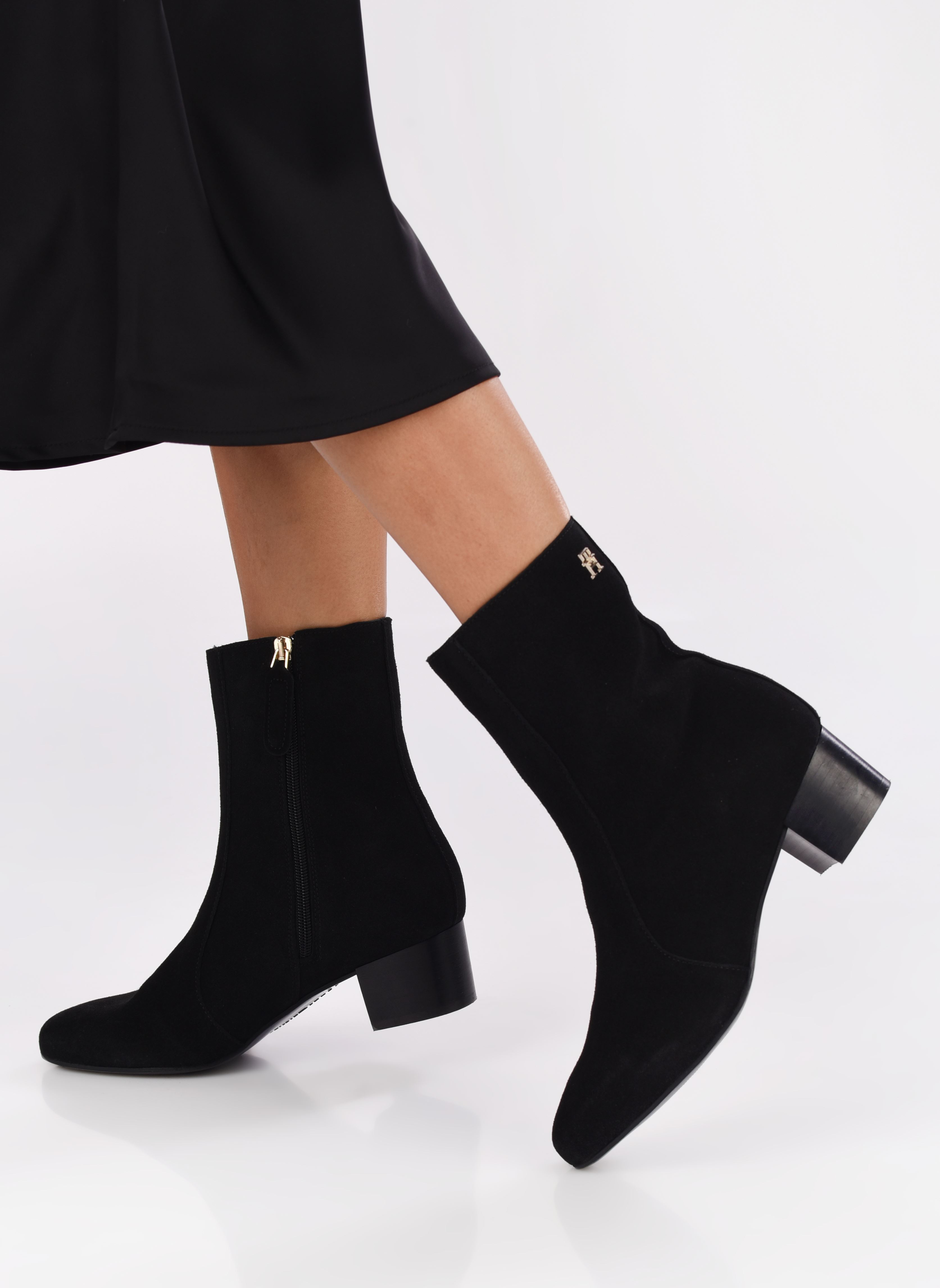 Veterlaarsjes TH FEMININE CITY SUEDE BOOTIE dames zwart Tommy Hilfiger Veterlaarsjes TH FEMININE CITY SUEDE BOOTIE dames zwart BLACK