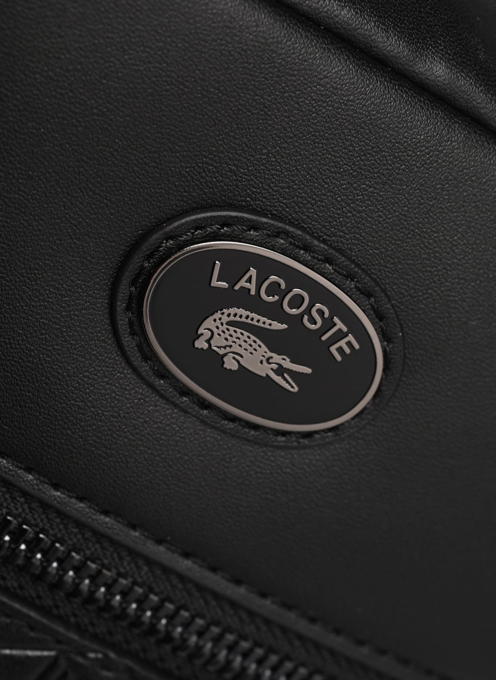 Schoudertassen Vertical Monogram Print Leather Bag heren zwart Lacoste Schoudertassen Vertical Monogram Print Leather Bag heren zwart NOIR
