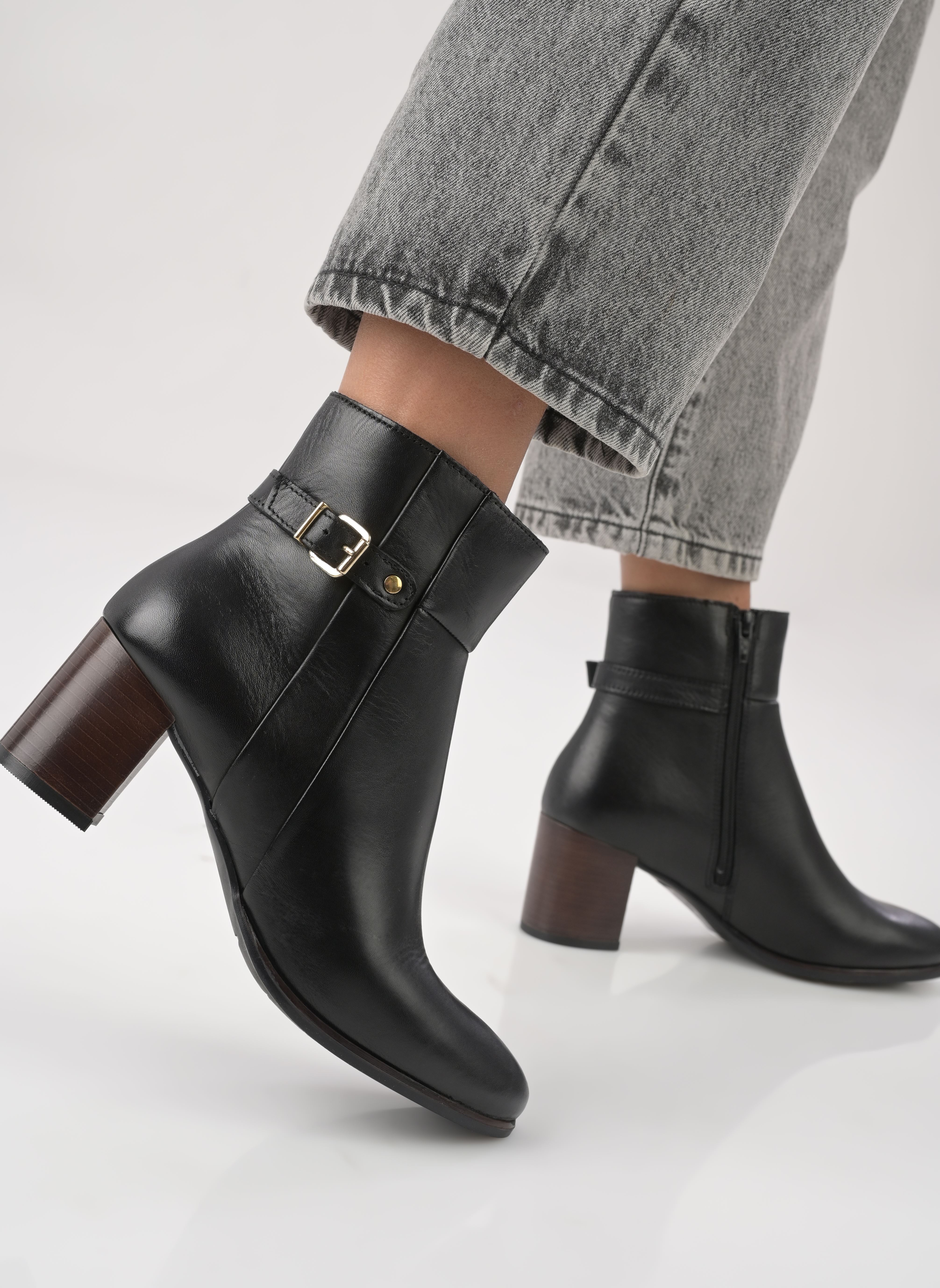 Enkellaarzen en boots Selena dames zwart Eram Enkellaarzen en boots Selena dames zwart NOIR