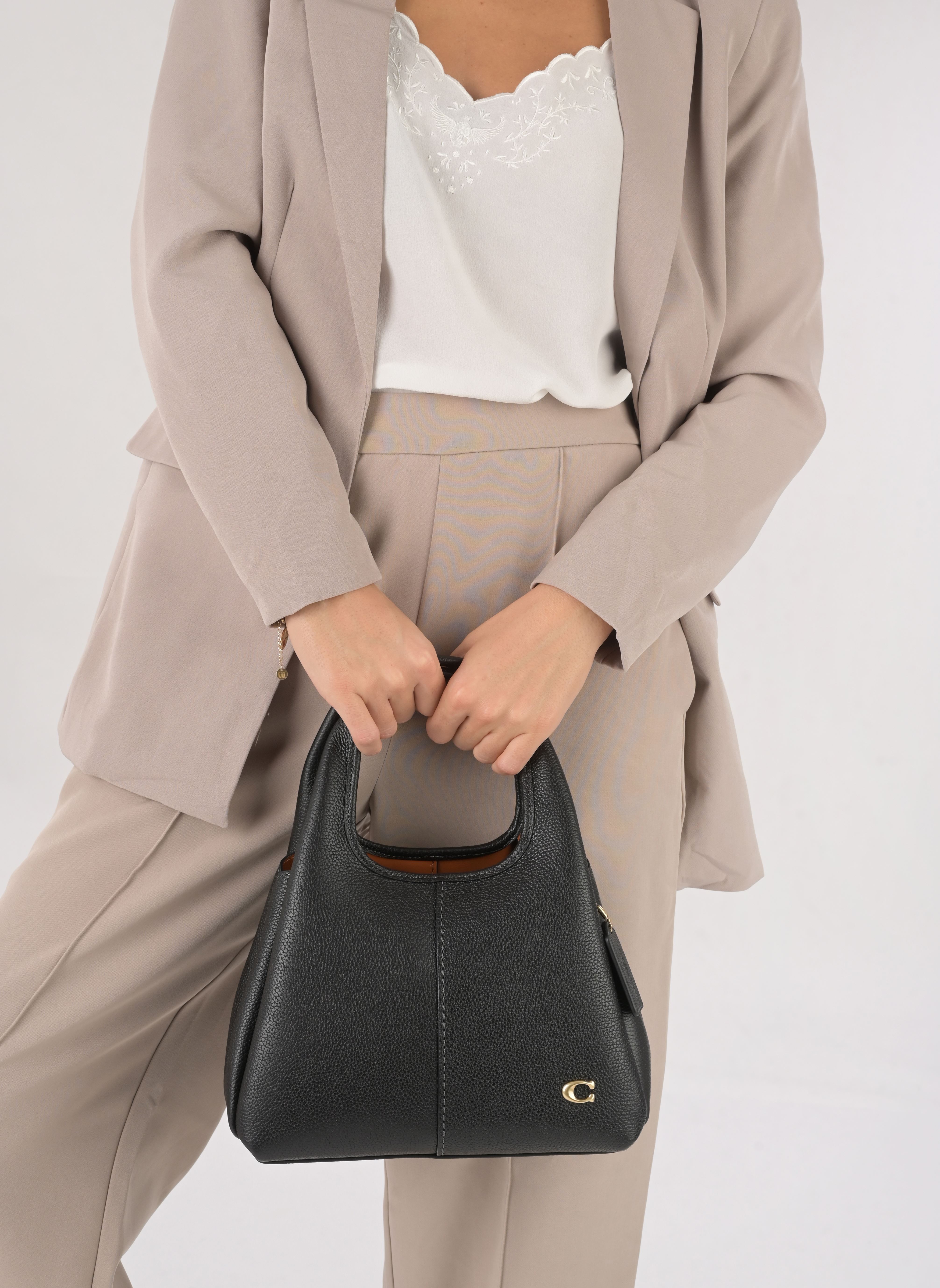 Schoudertassen Lana Shoulder Bag 23 dames zwart Coach Schoudertassen Lana Shoulder Bag 23 dames zwart B4/BLACK