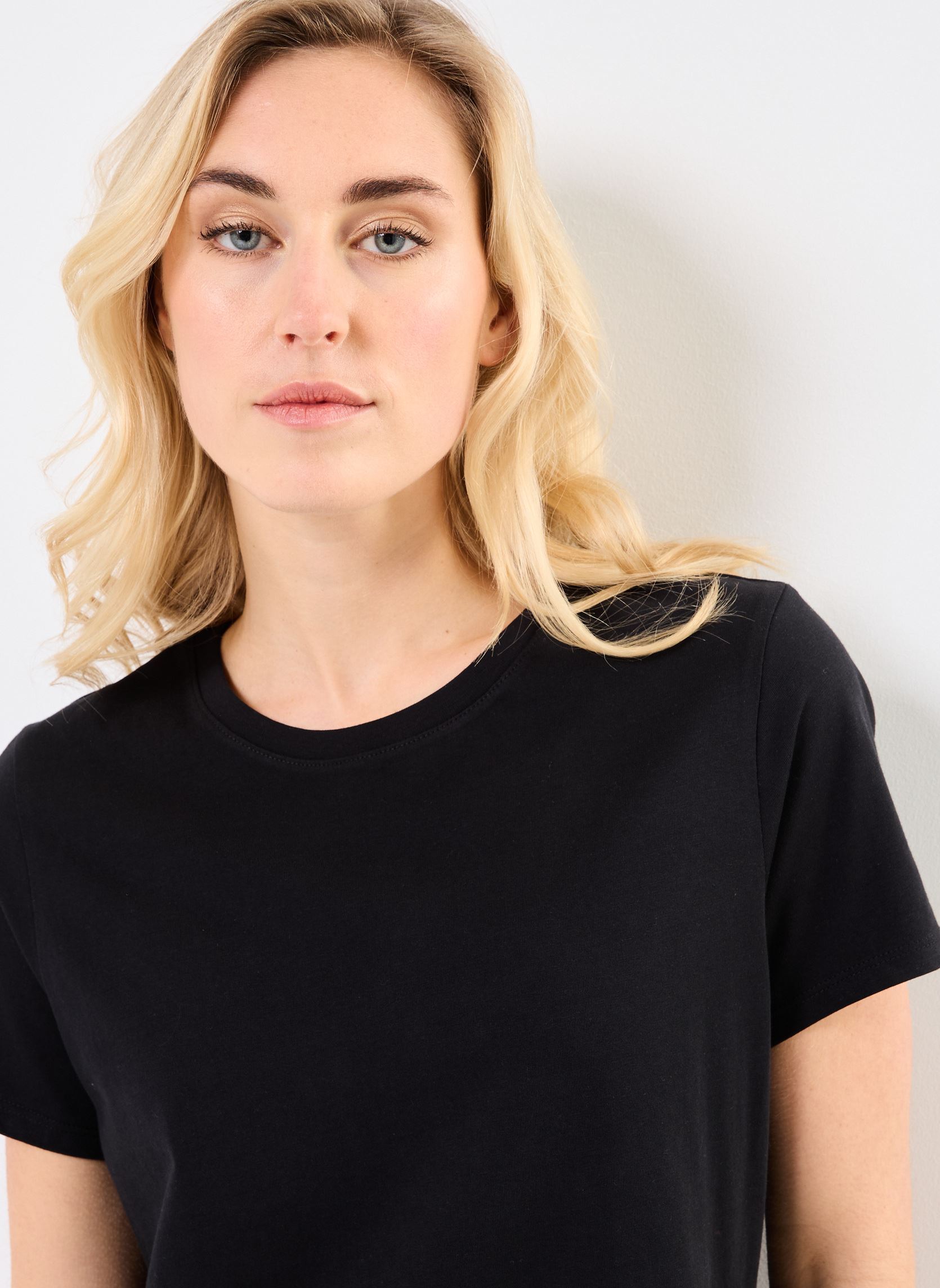 Tee-shirts manches courtes CARINE femme noir Georgia Rose Tee-shirts manches courtes CARINE femme noir BLACK BEAUTY