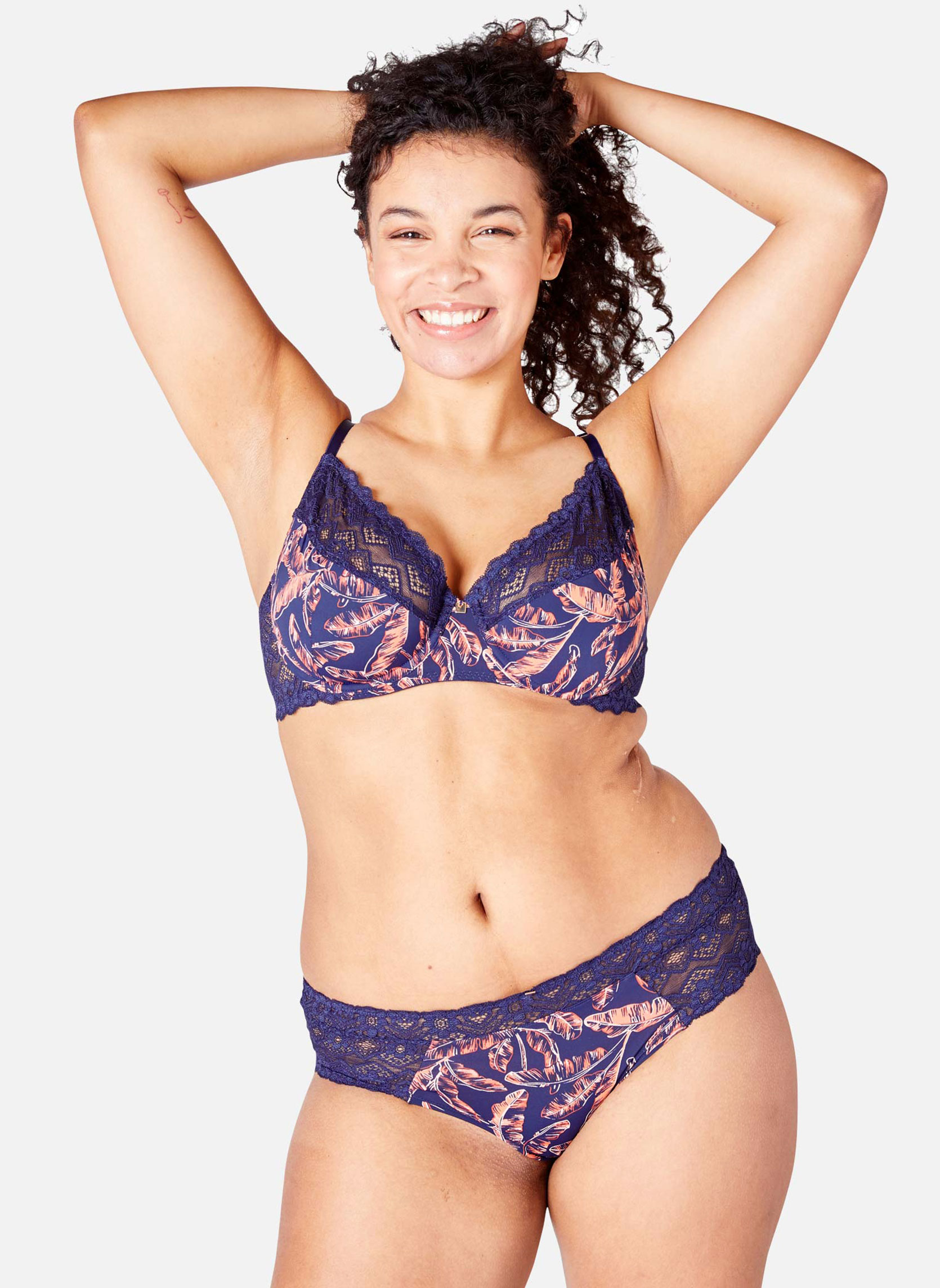 Culottes Shorty en dentelle française bleu navy Yaoundé femme bleu Camille Cerf & Pomm'Poire Culottes Shorty en dentelle française bleu navy Yaoundé femme bleu Bleu