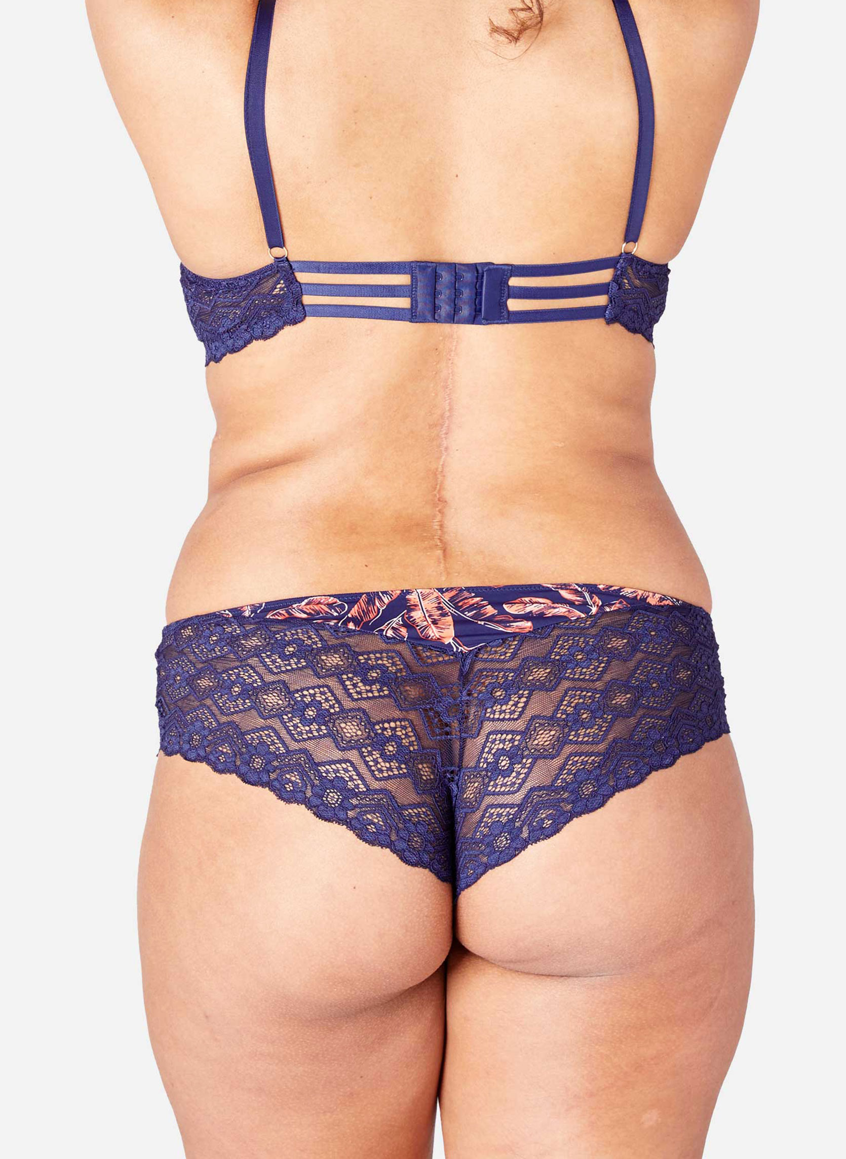 Culottes Shorty en dentelle française bleu navy Yaoundé femme bleu Camille Cerf & Pomm'Poire Culottes Shorty en dentelle française bleu navy Yaoundé femme bleu Bleu