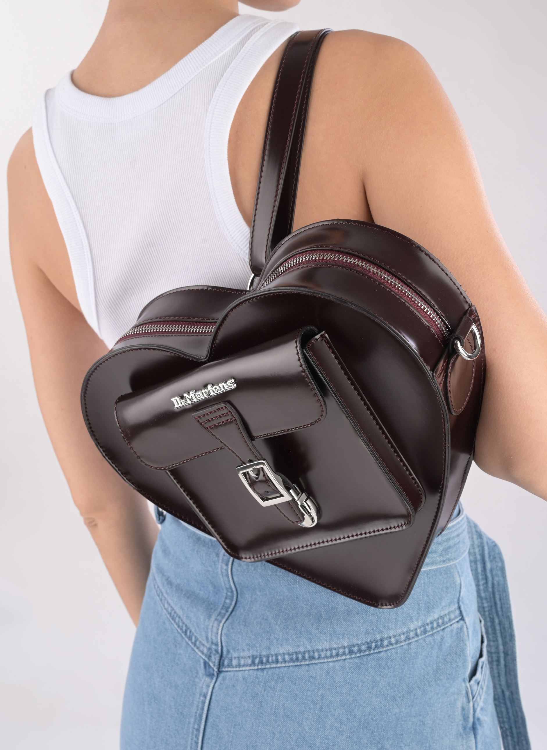 Umhängetaschen Heart Backpack bordeaux Dr. Martens Umhängetaschen Heart Backpack bordeaux CHERRY RED OXFORD RUB OFF