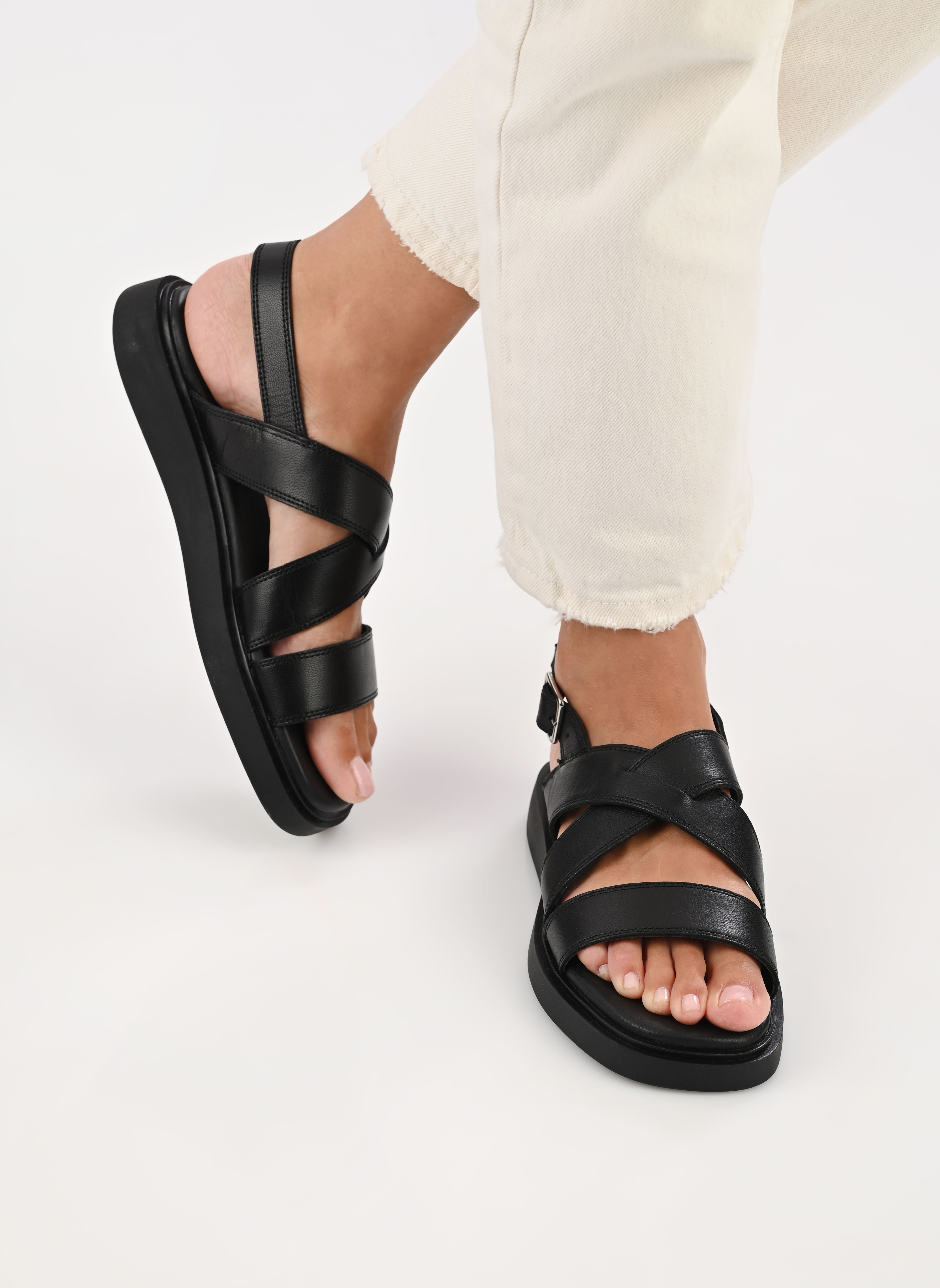 Sandali piatti CONNIE 5757-401 donna nero Vagabond Shoemakers Sandali piatti CONNIE 5757-401 donna nero Black