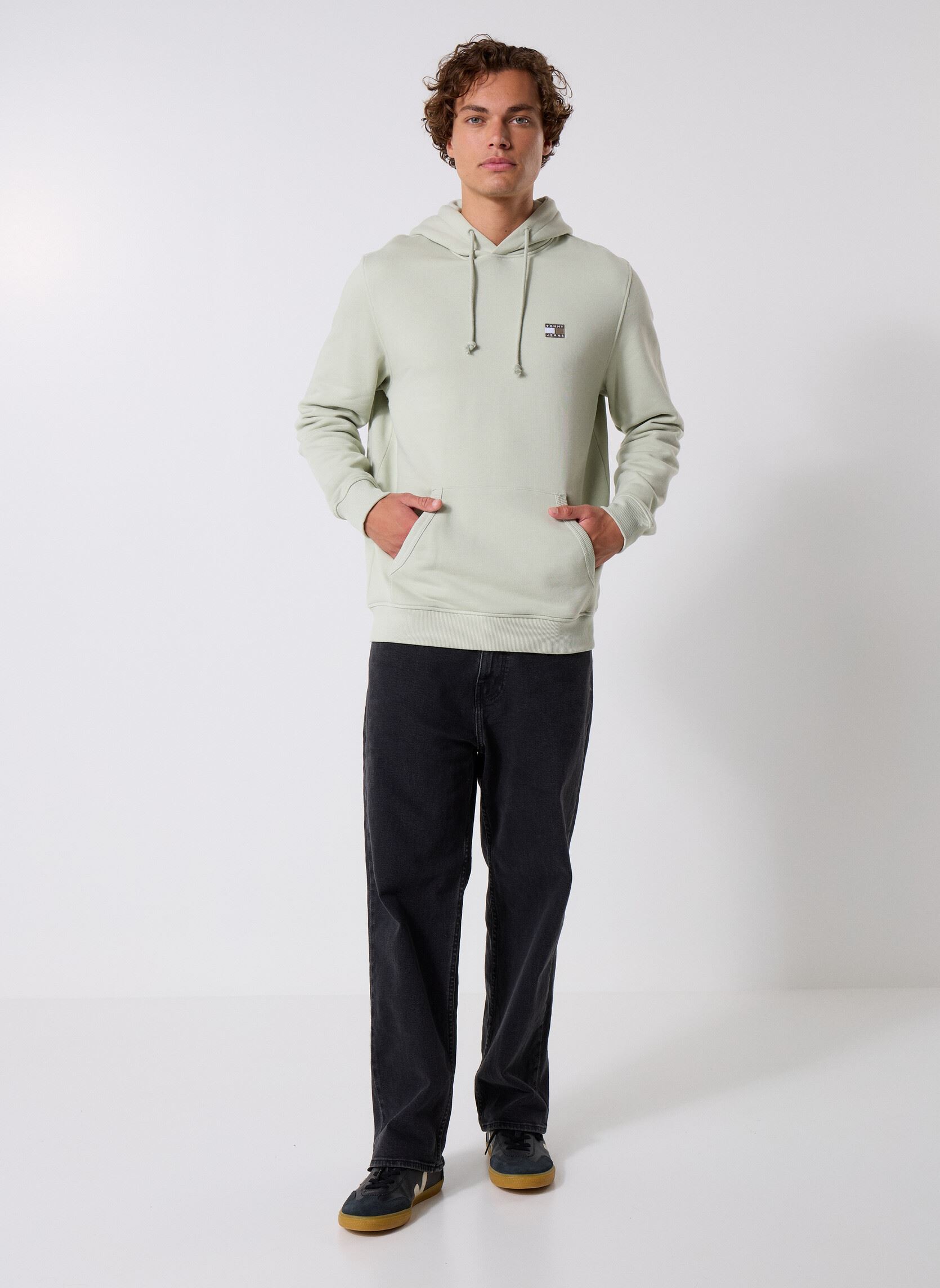 Sweats à capuche Tjm Reg Badge Hoodie homme beige Tommy Jeans Sweats à capuche Tjm Reg Badge Hoodie homme beige MISTY SAGE TONAL