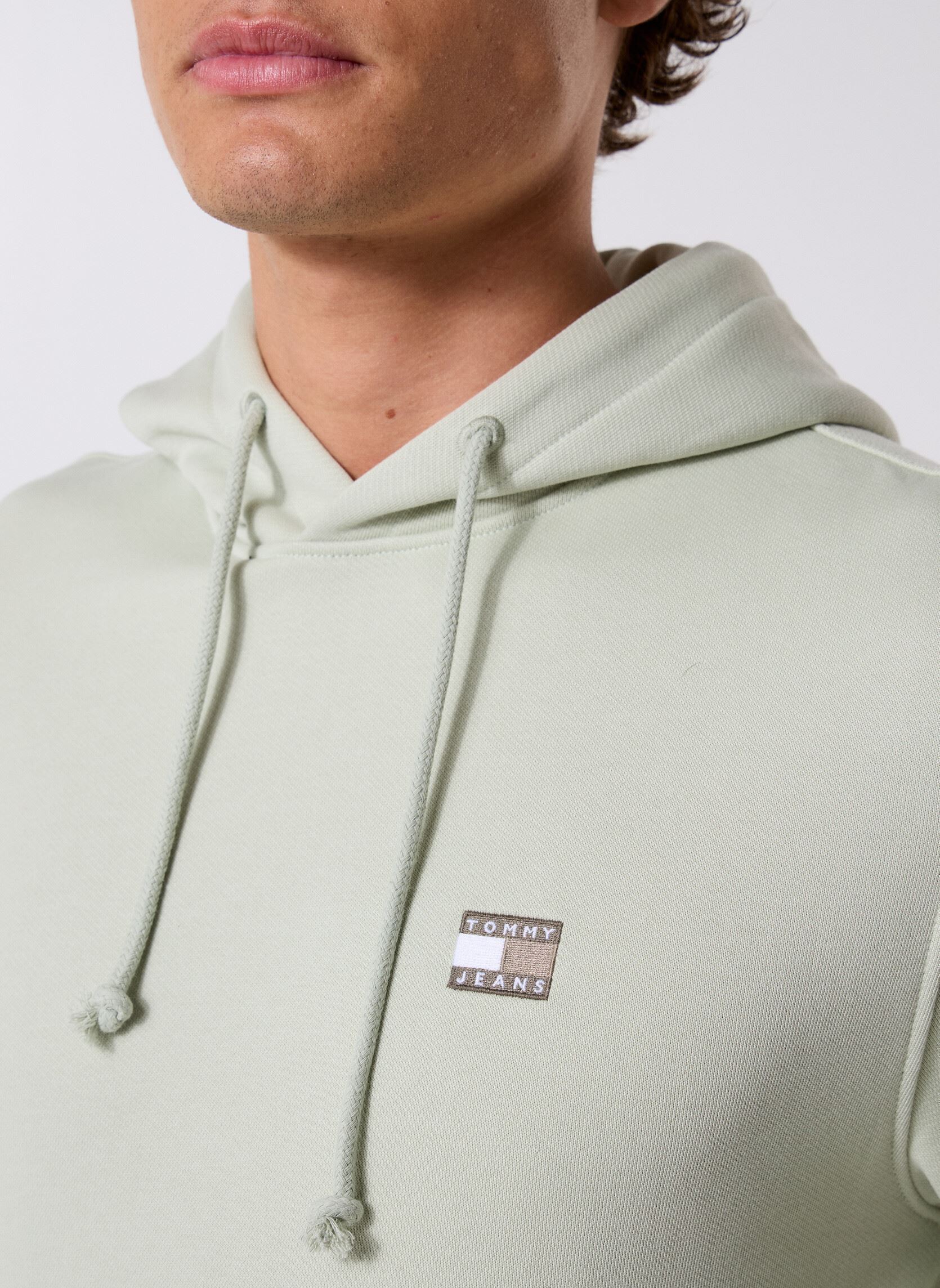 Sweats à capuche Tjm Reg Badge Hoodie homme beige Tommy Jeans Sweats à capuche Tjm Reg Badge Hoodie homme beige MISTY SAGE TONAL