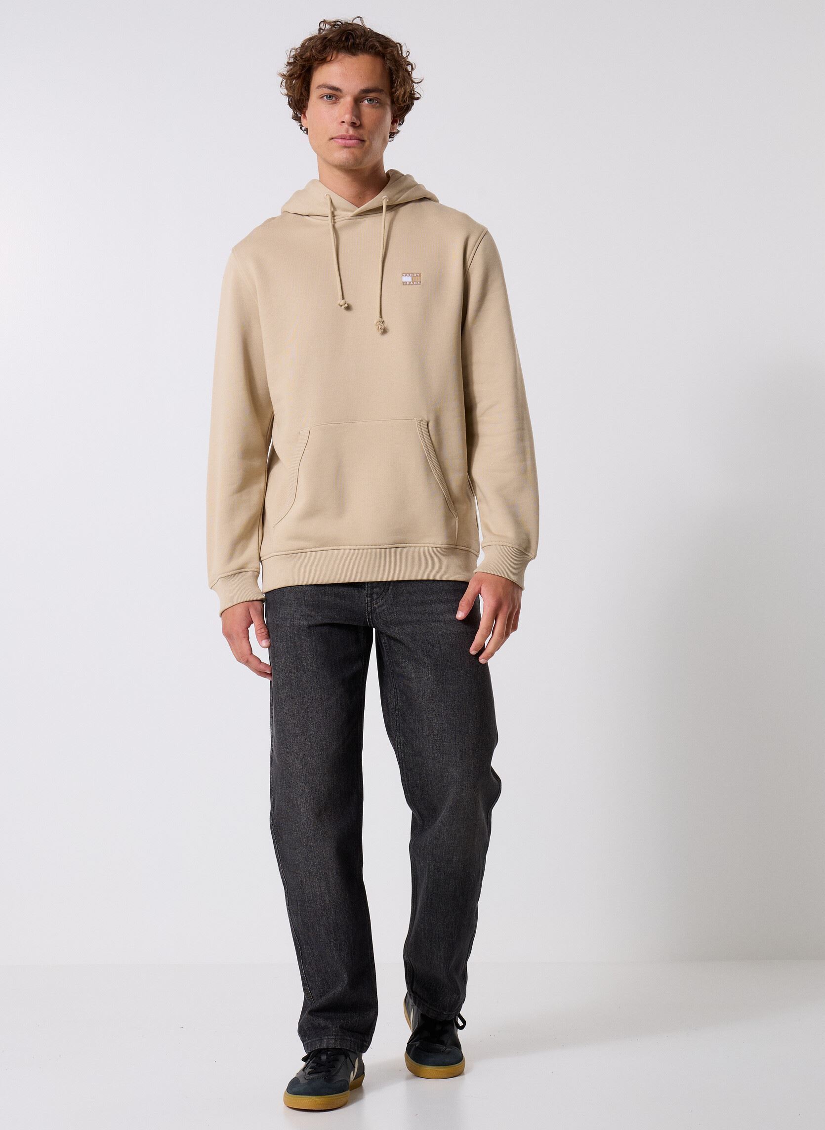 Sweats à capuche Tjm Reg Badge Hoodie homme beige Tommy Jeans Sweats à capuche Tjm Reg Badge Hoodie homme beige SILT TONAL