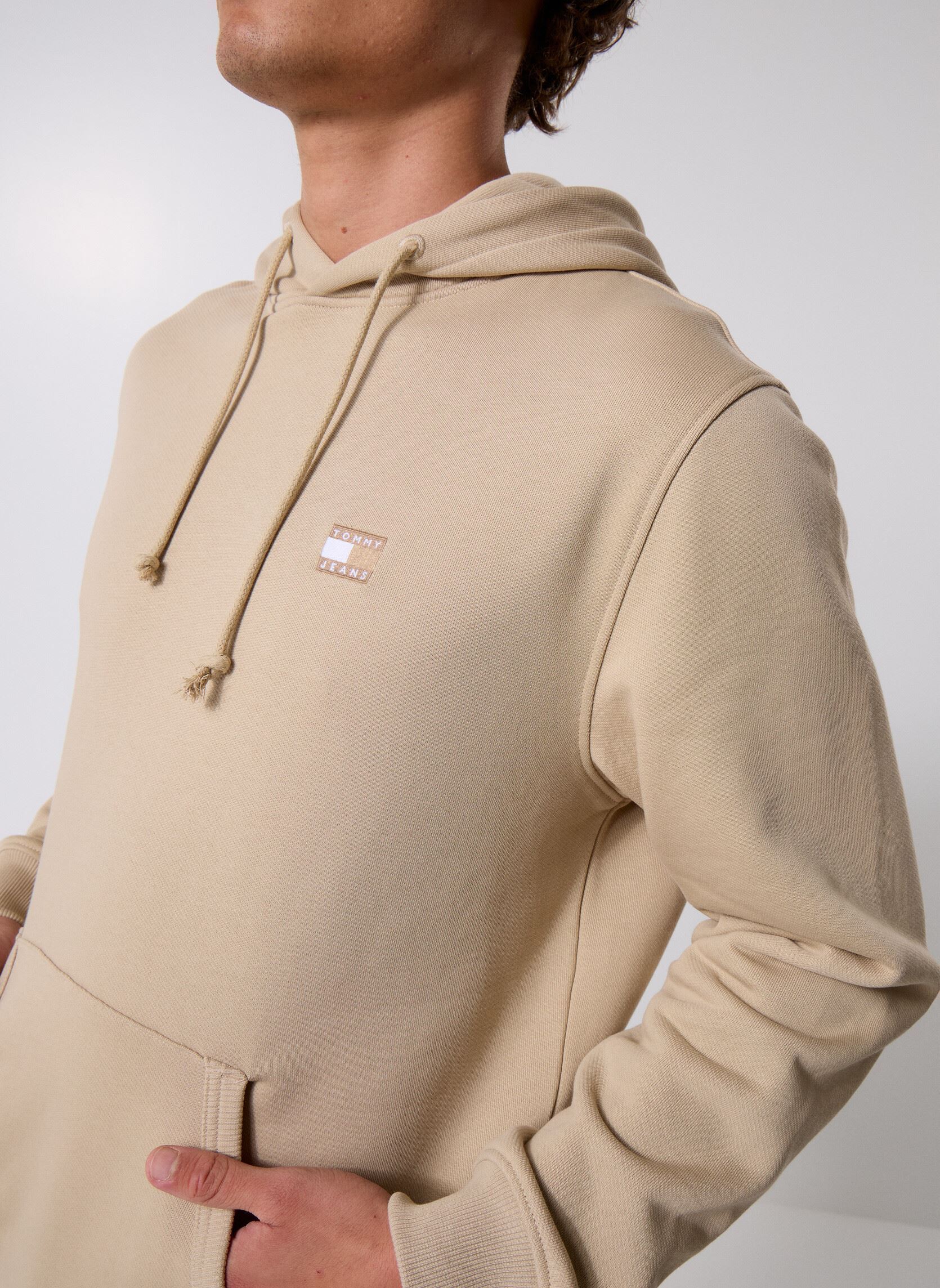 Sweats à capuche Tjm Reg Badge Hoodie homme beige Tommy Jeans Sweats à capuche Tjm Reg Badge Hoodie homme beige SILT TONAL