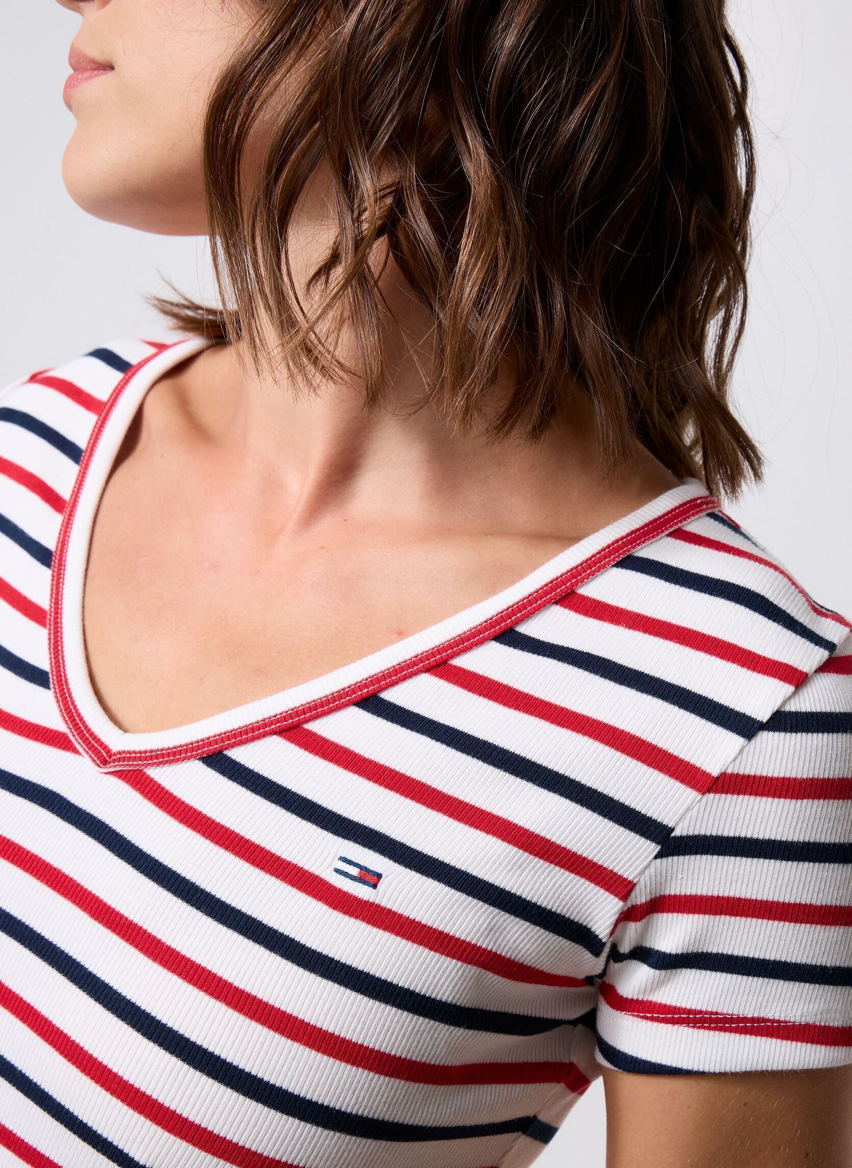 Tee-shirts manches courtes Tjw Slim Essential R femme multicolore Tommy Jeans Tee-shirts manches courtes Tjw Slim Essential R femme multicolore WHITE / RED / NAVY STRIPE