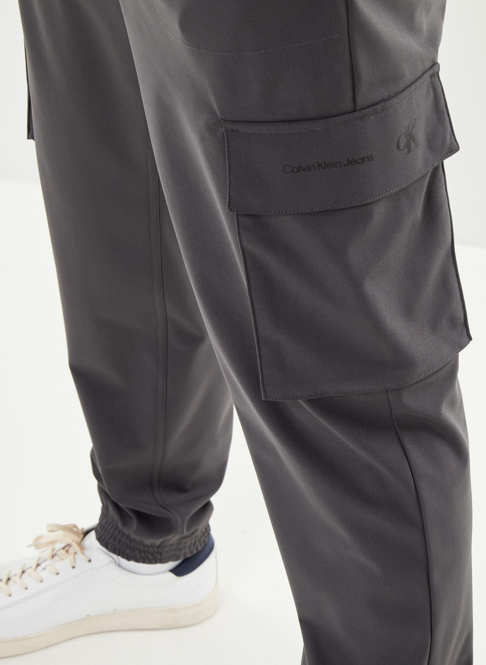 Chino-Hosen Technical Logo Repea pant herren grau Calvin Klein Jeans Chino-Hosen Technical Logo Repea pant herren grau GREY