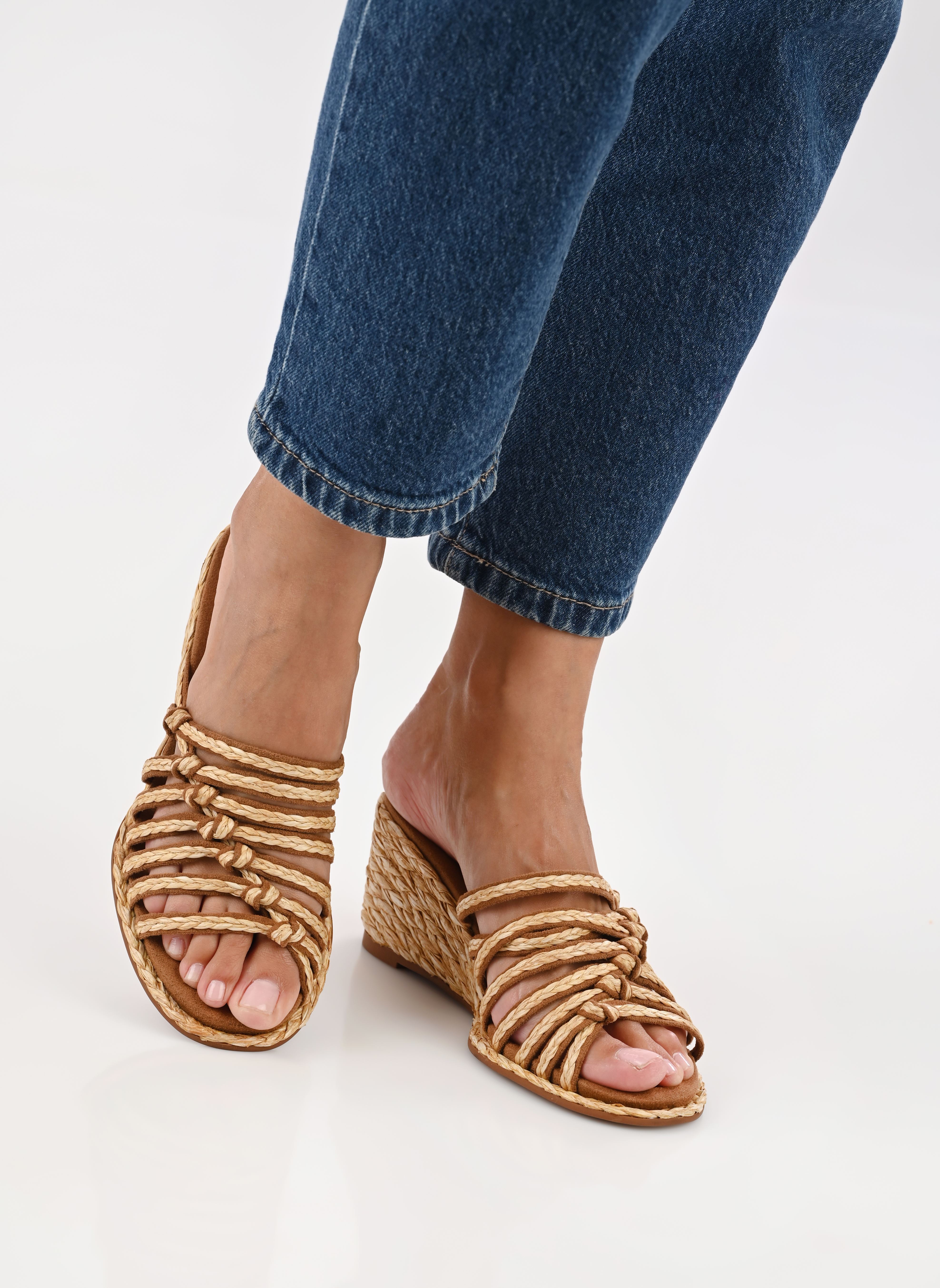 Mules et sabots 27201-42 femme beige Caprice Mules et sabots 27201-42 femme beige BAST