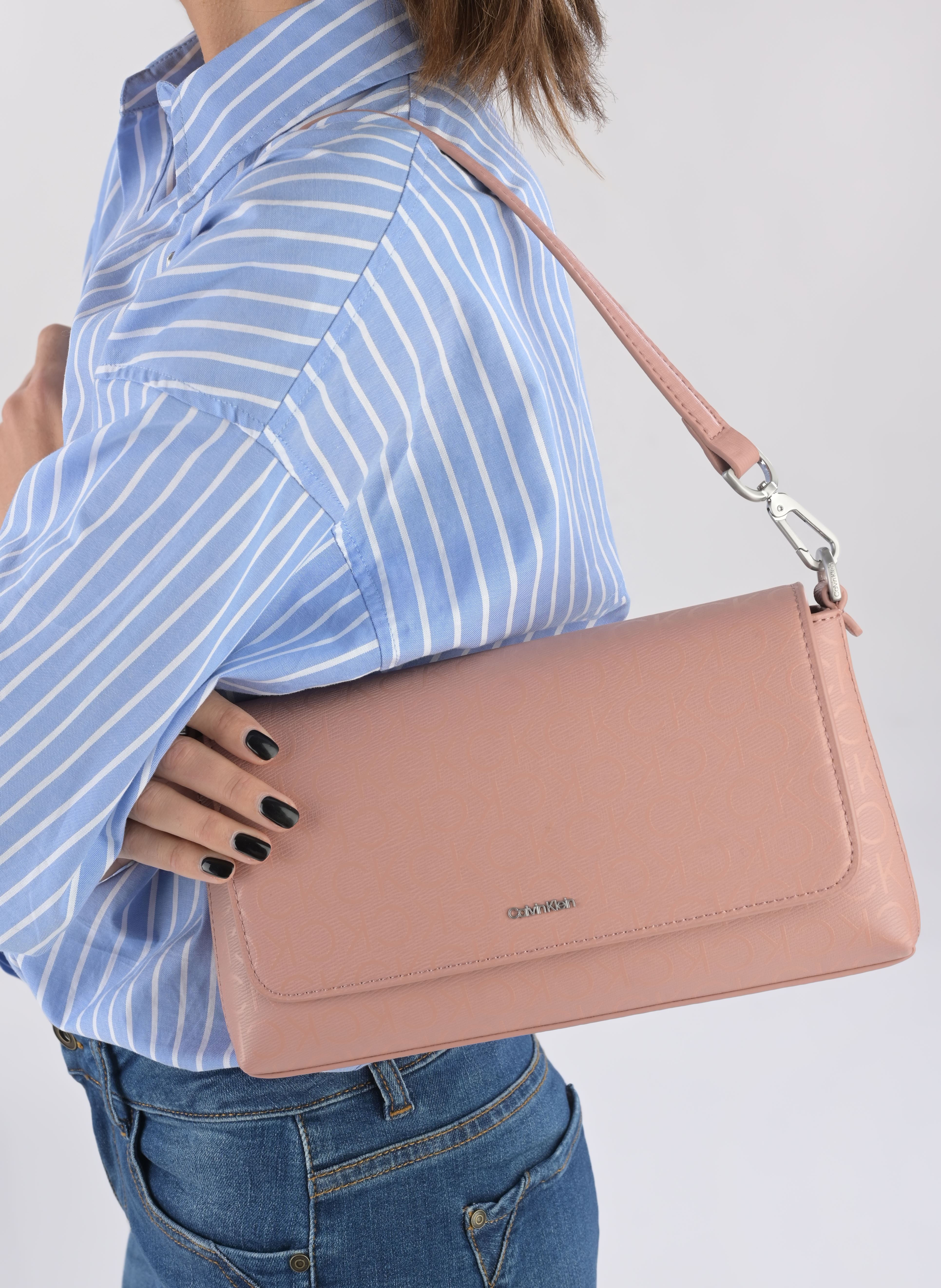 Schoudertassen Ck Must Shoulder Bag dames paars Calvin Klein Schoudertassen Ck Must Shoulder Bag dames paars ASH ROSE MONO