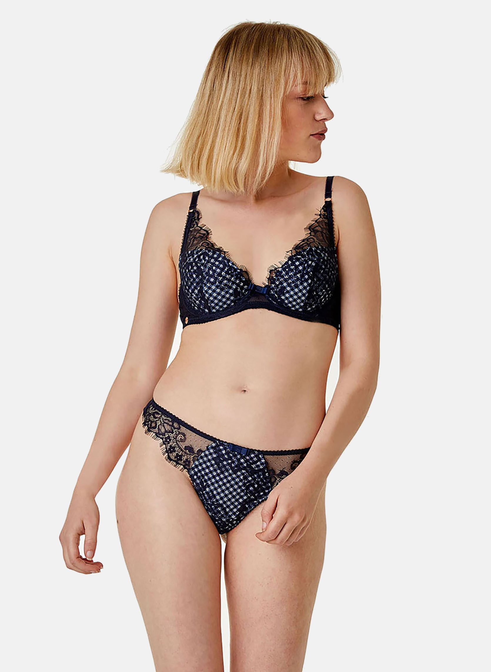 Brassières Soutien-gorge ampliforme coque moulée bleu marine Magazine femme bleu Brigitte Bardot Brassières Soutien-gorge ampliforme coque moulée bleu marine Magazine femme bleu Bleu