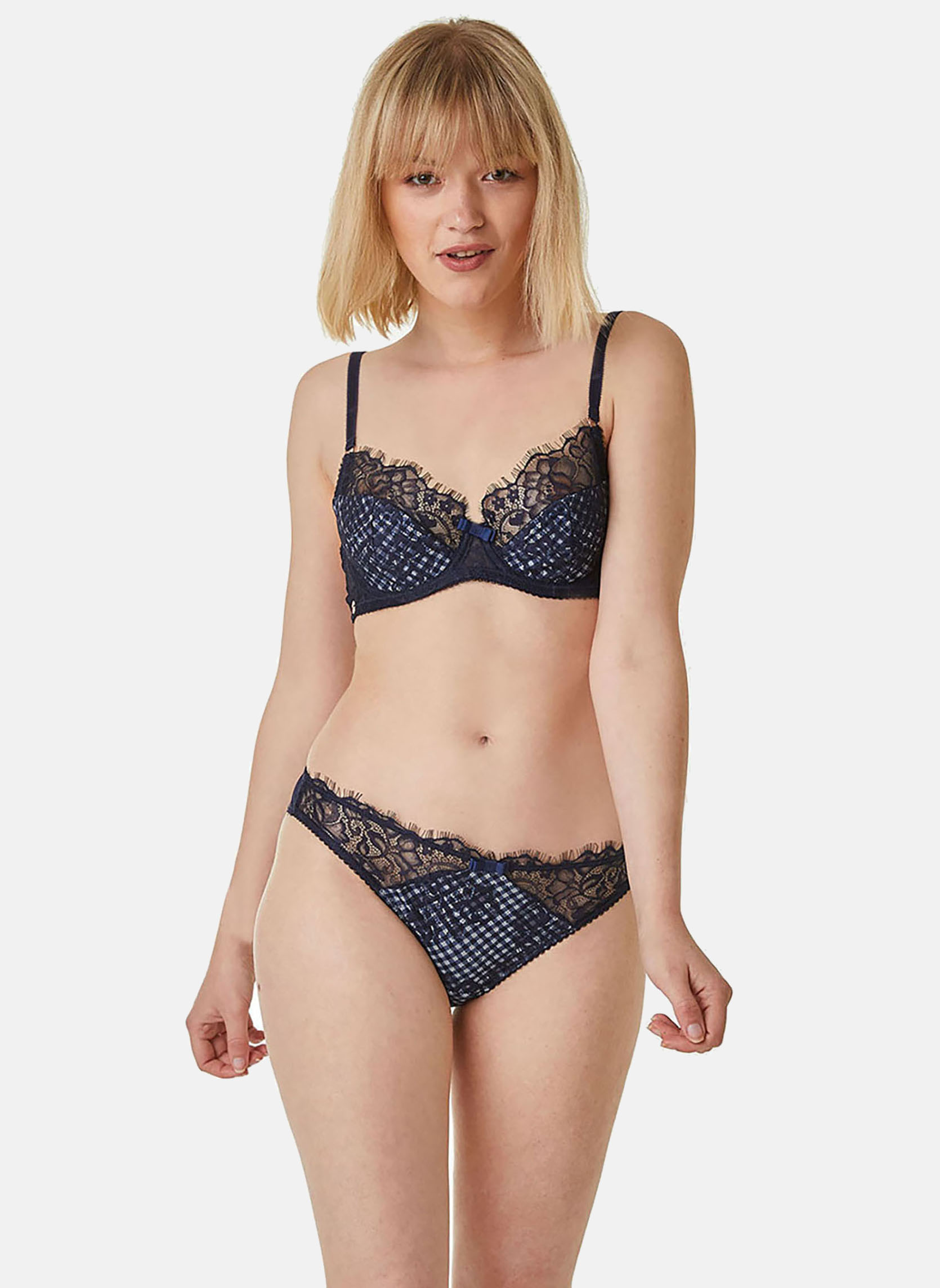 Brassières Soutien-gorge armature bleu marine Magazine femme bleu Brigitte Bardot Brassières Soutien-gorge armature bleu marine Magazine femme bleu Bleu