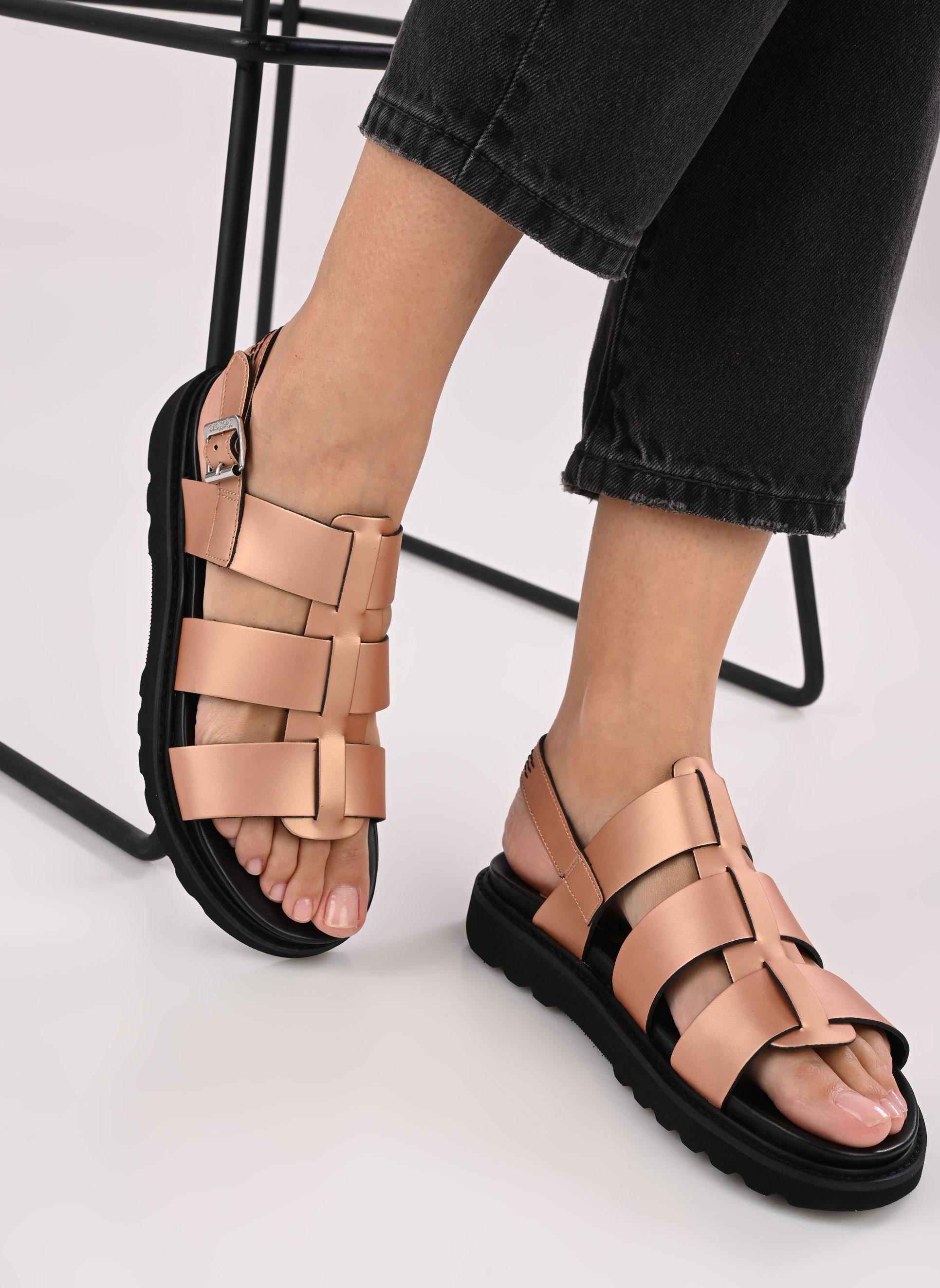 Sandales plates NEOSINEAD femme beige Kickers Sandales plates NEOSINEAD femme beige NUDE METAL