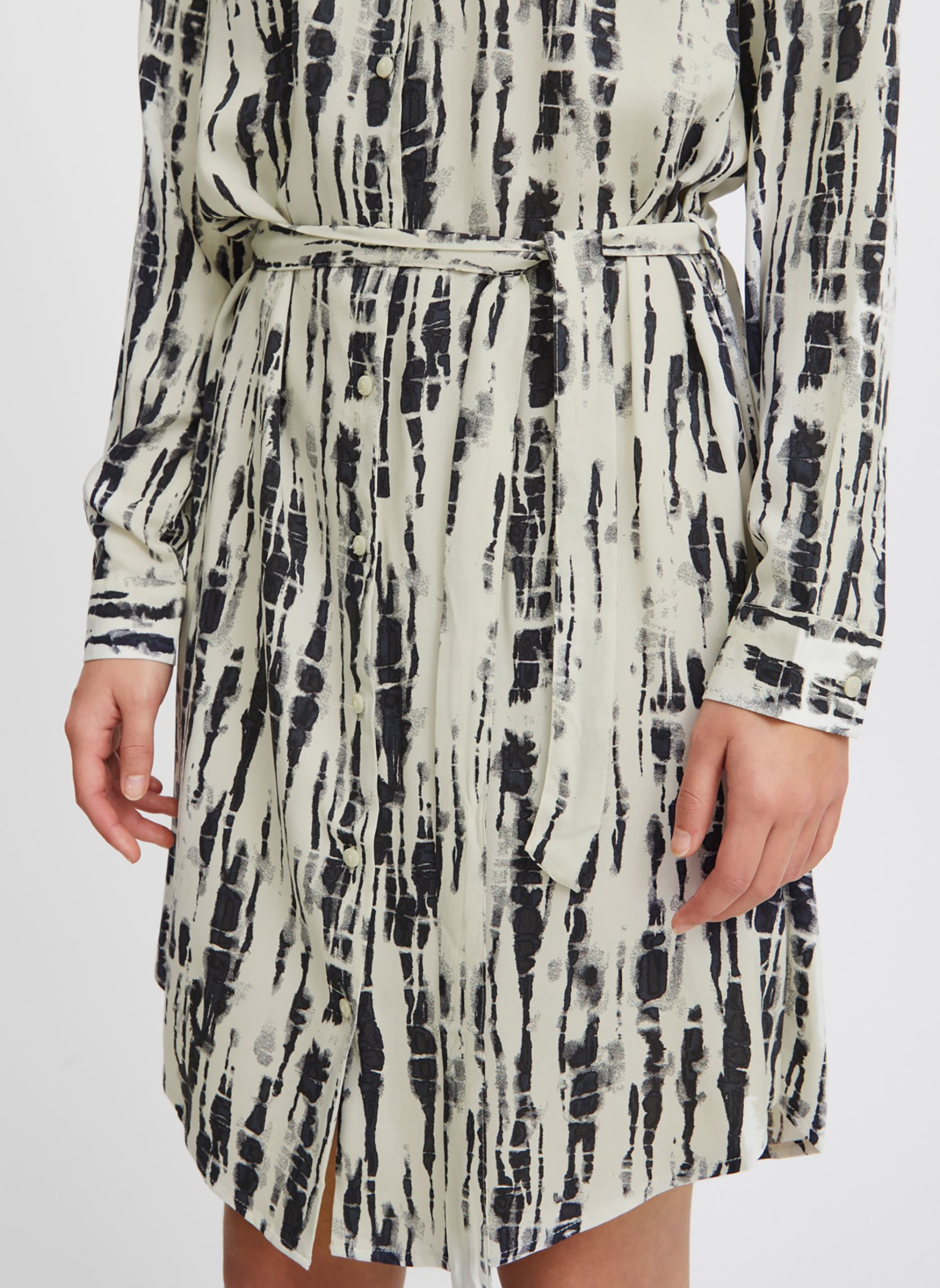 Jurken Ihvera Dr29 dames wit Ichi Jurken Ihvera Dr29 dames wit Total Eclipse tie dye aop
