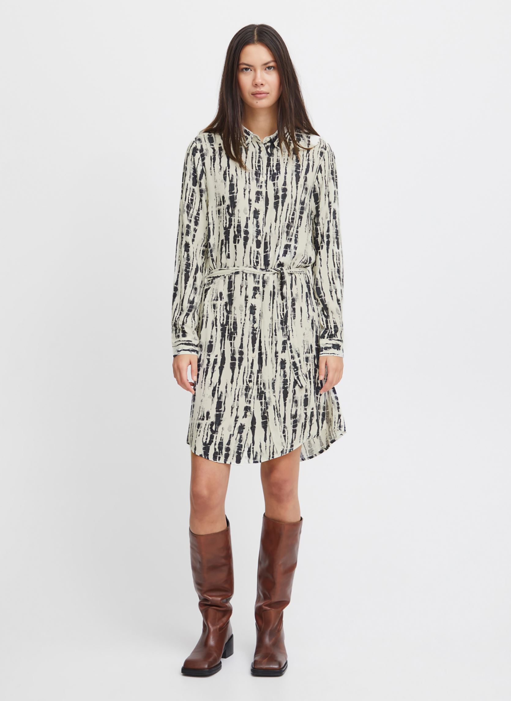 Jurken Ihvera Dr29 dames wit Ichi Jurken Ihvera Dr29 dames wit Total Eclipse tie dye aop