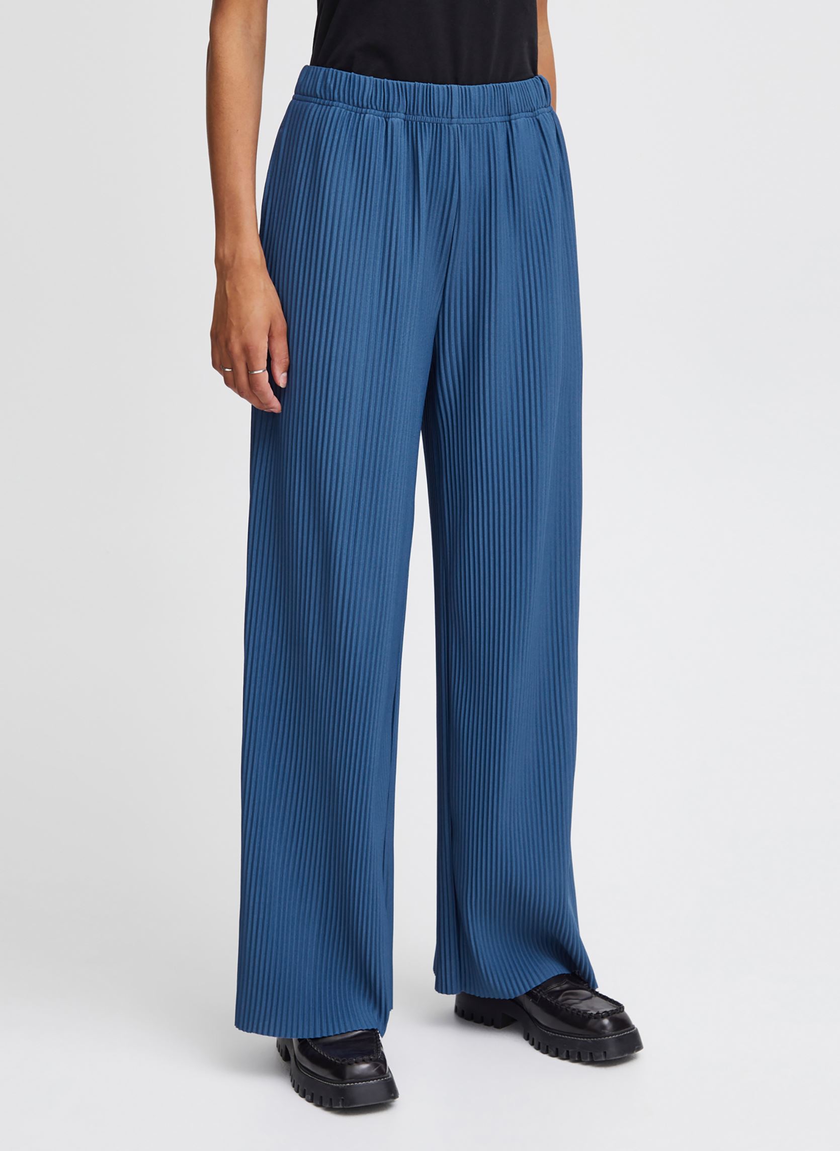 Wijde broeken Bytrissa Pants - dames blauw B-Young Wijde broeken Bytrissa Pants - dames blauw TRUE NAVY