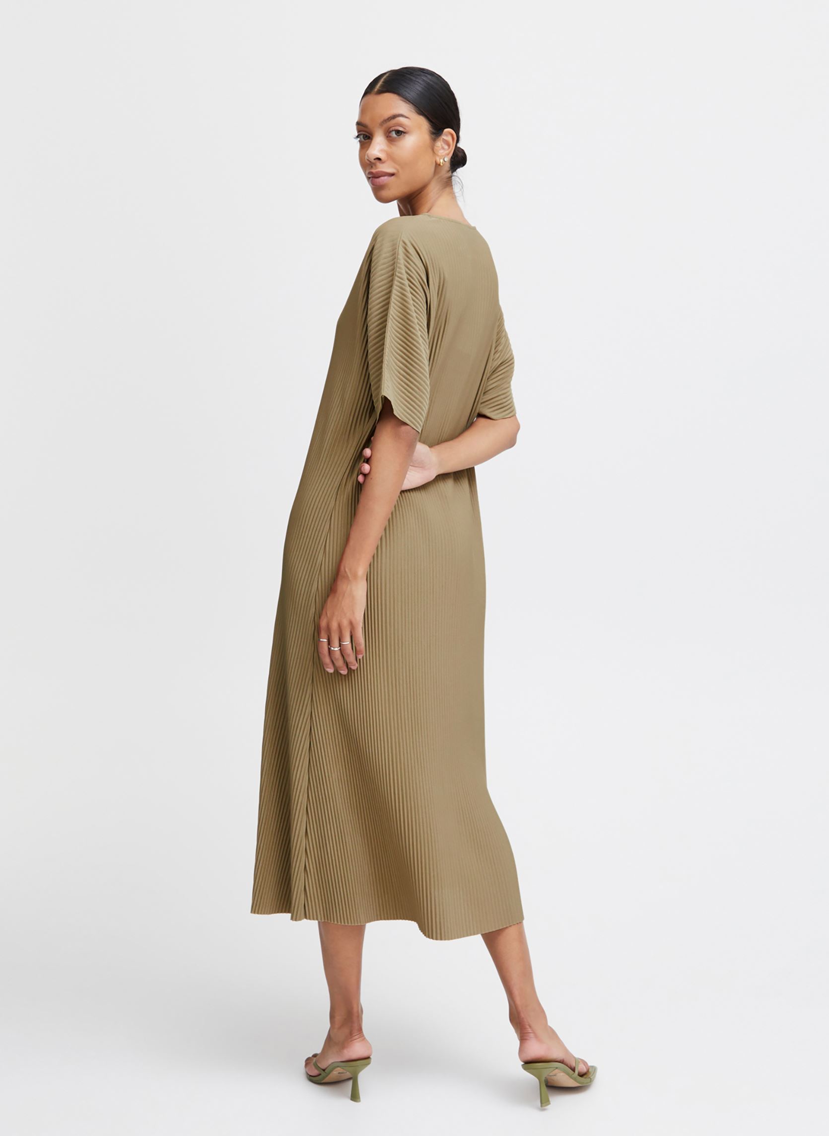 Robes longues Bytrissa Dress - femme vert B-Young Robes longues Bytrissa Dress - femme vert Aloe