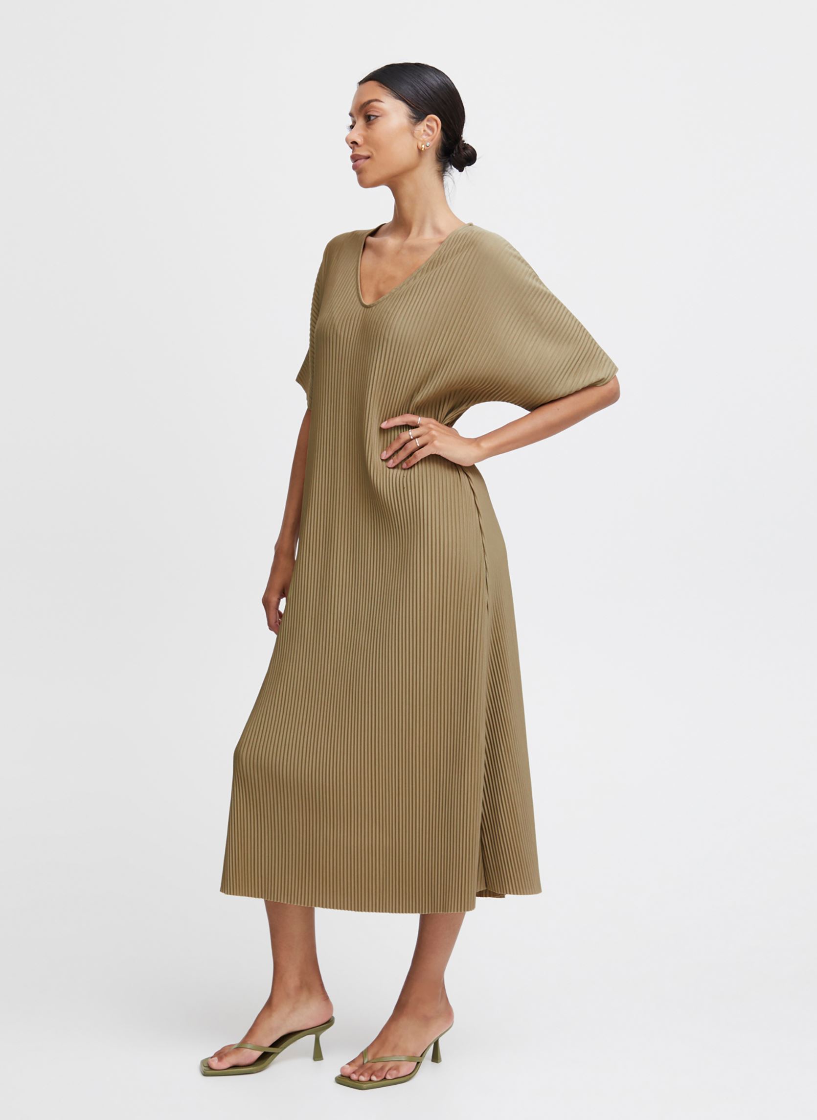Robes longues Bytrissa Dress - femme vert B-Young Robes longues Bytrissa Dress - femme vert Aloe