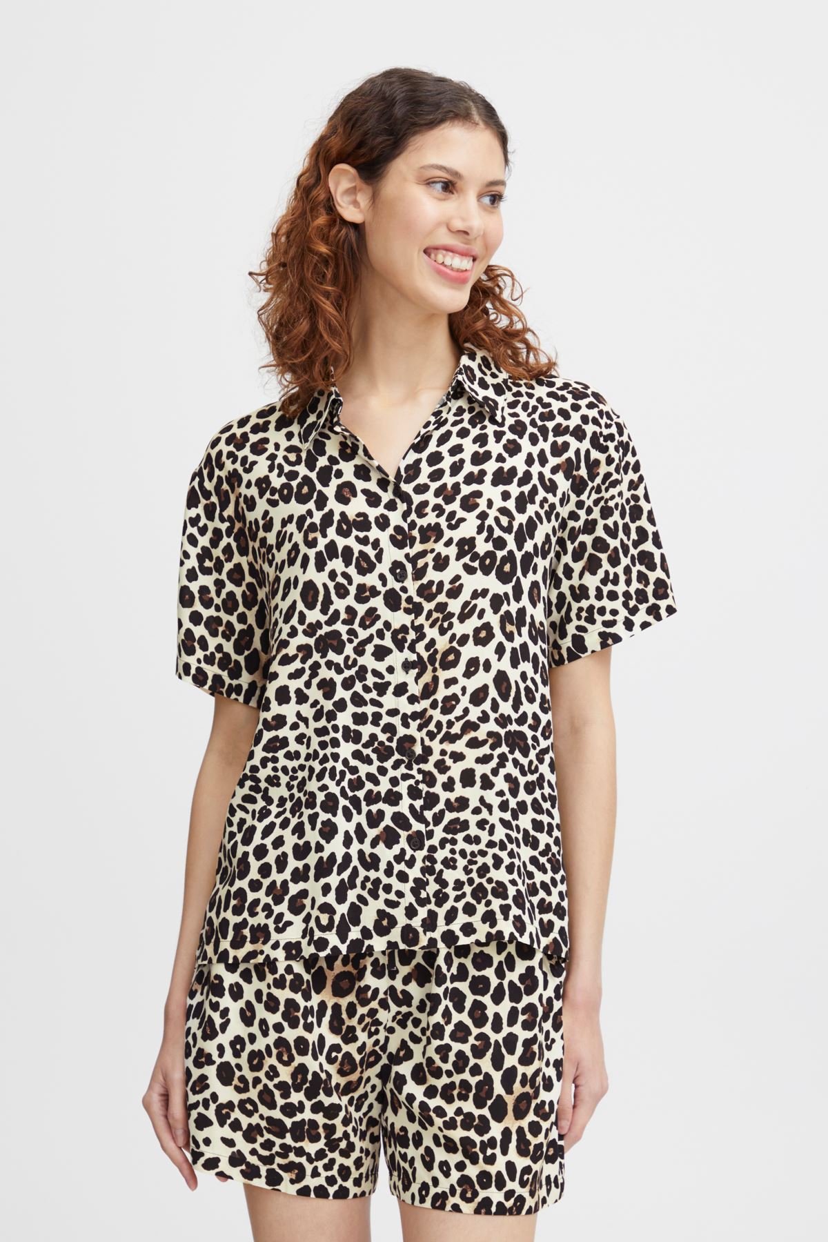 Chemises manches courtes Bymmjoella Crop Shirt - femme beige B-Young Chemises manches courtes Bymmjoella Crop Shirt - femme beige BLACK LEO MIX