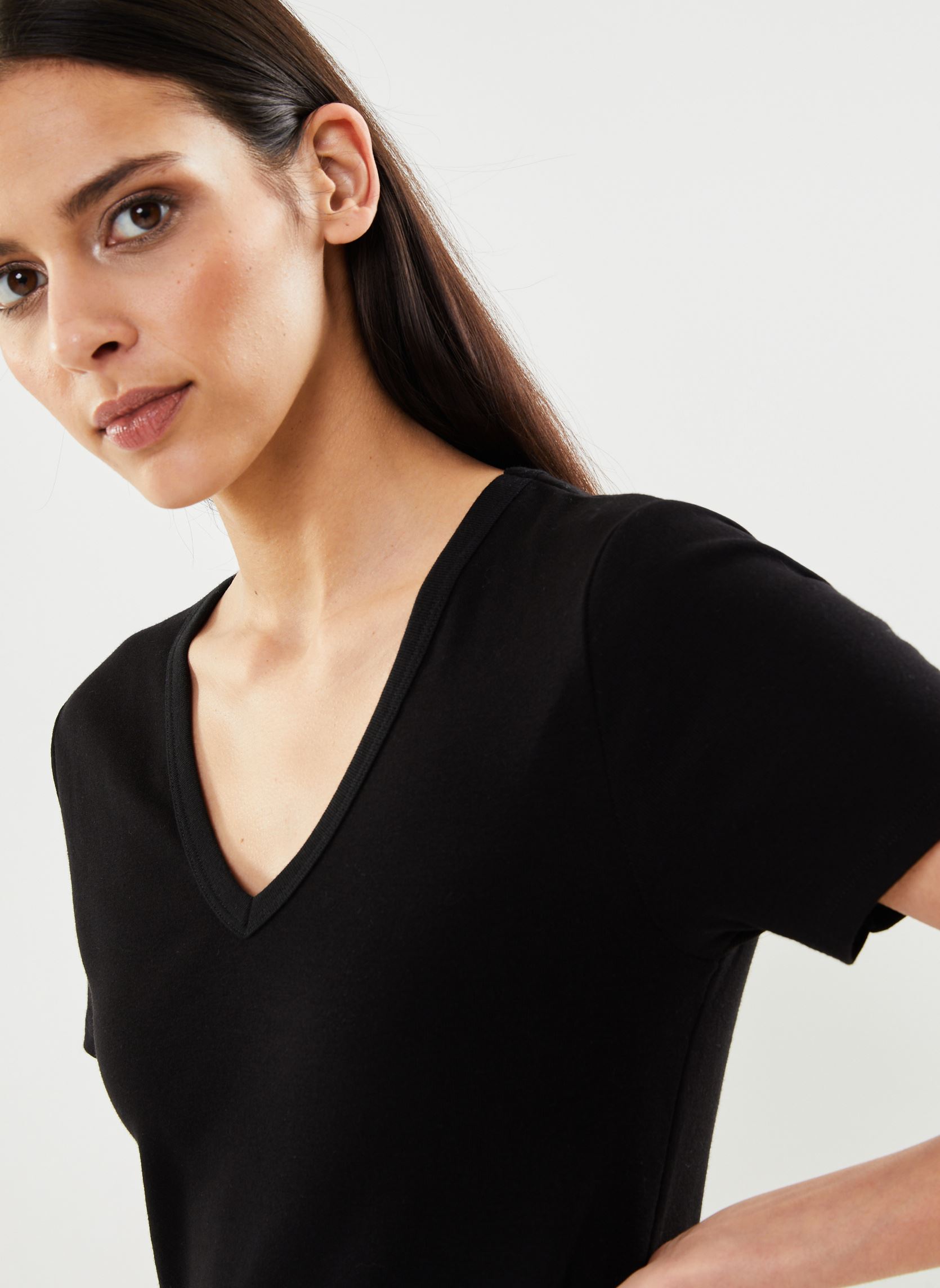 Camisetas de manga corta T-shirt l'iconique manches courtes col V mujer negro Petit Bateau Camisetas de manga corta T-shirt l'iconique manches courtes col V mujer negro BLACK