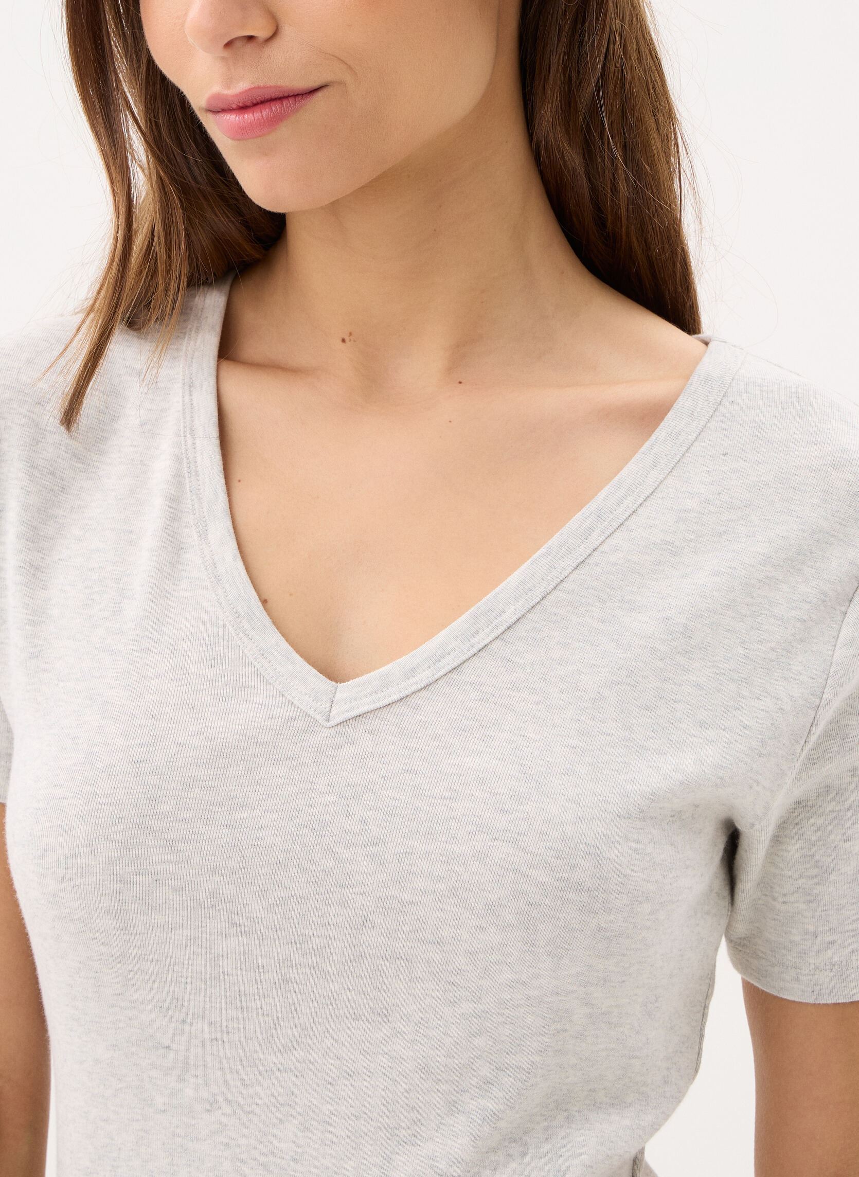 Tee-shirts manches courtes T-shirt l'iconique manches courtes col V femme gris Petit Bateau Tee-shirts manches courtes T-shirt l'iconique manches courtes col V femme gris BELUGA CHINE