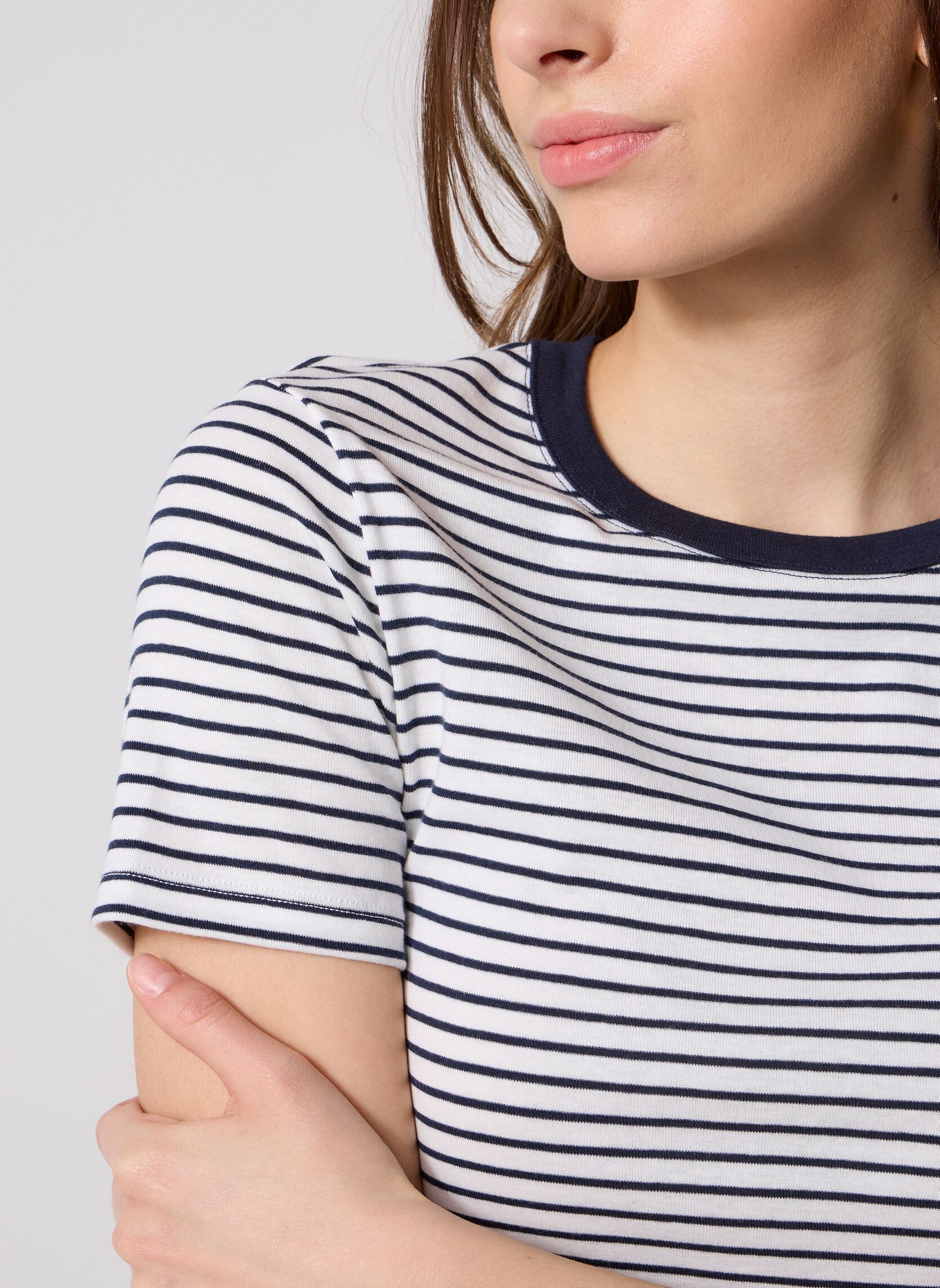Tee-shirts manches courtes T-shirt l'iconique manches courtes col r femme blanc Petit Bateau Tee-shirts manches courtes T-shirt l'iconique manches courtes col r femme blanc MARSHMALLOWSMOKING