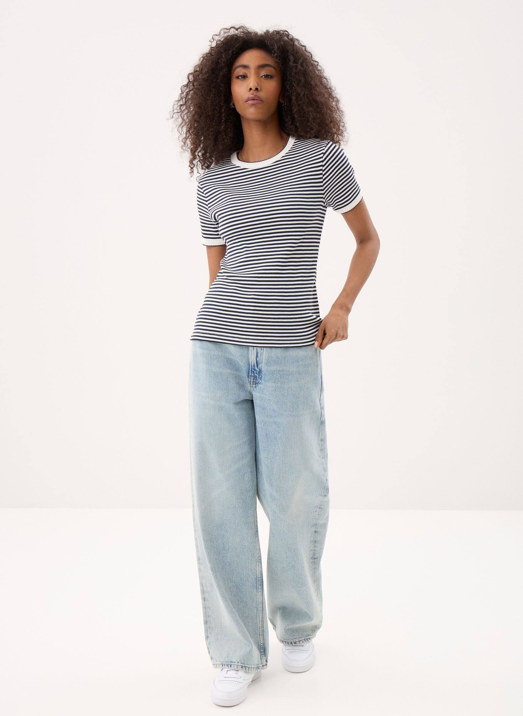 Tee-shirts manches courtes T-shirt l'iconique manches courtes col r femme bleu Petit Bateau Tee-shirts manches courtes T-shirt l'iconique manches courtes col r femme bleu SMOKING/MARSHMALLOW