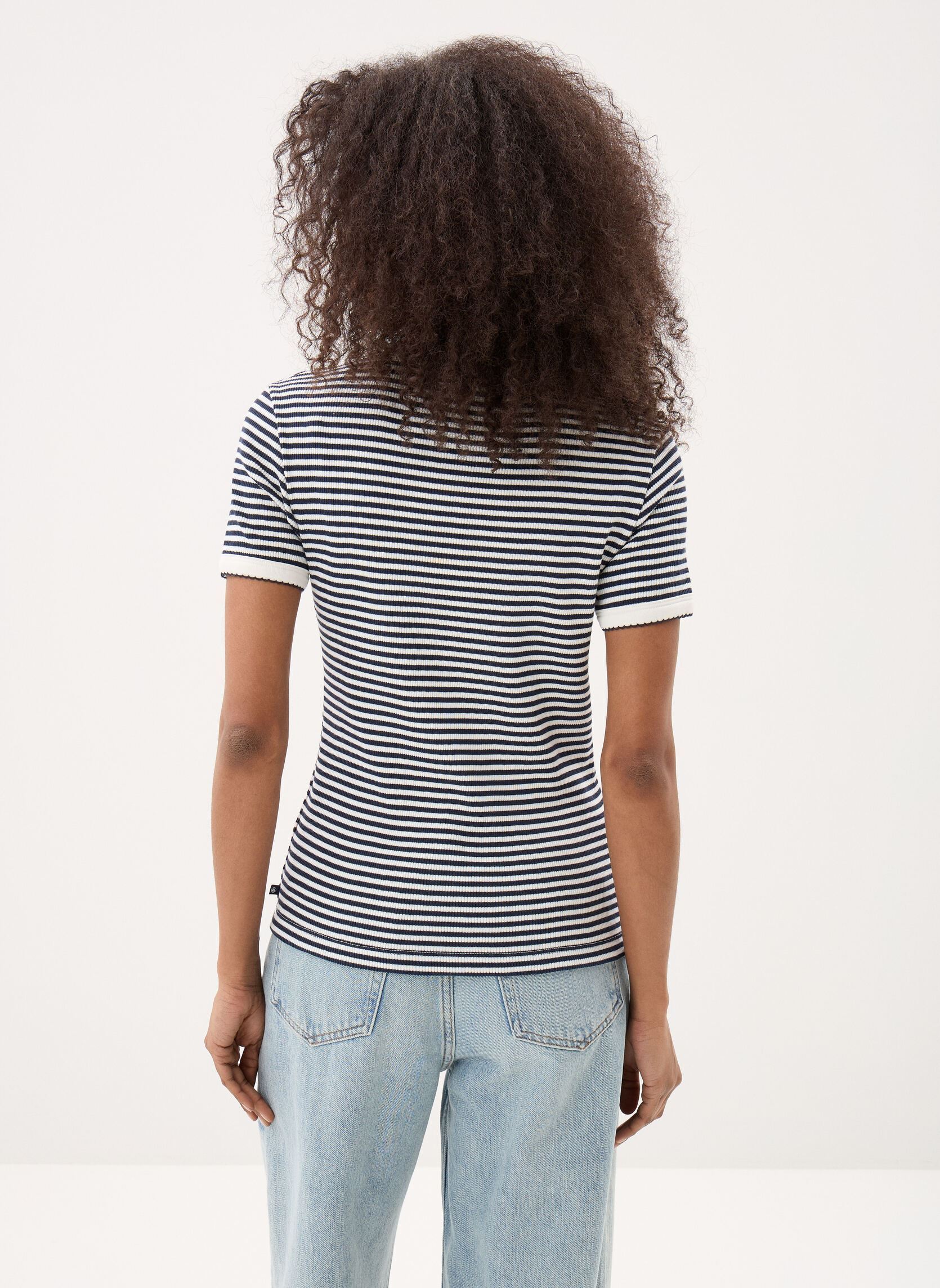 Tee-shirts manches courtes T-shirt l'iconique manches courtes col r femme bleu Petit Bateau Tee-shirts manches courtes T-shirt l'iconique manches courtes col r femme bleu SMOKING/MARSHMALLOW